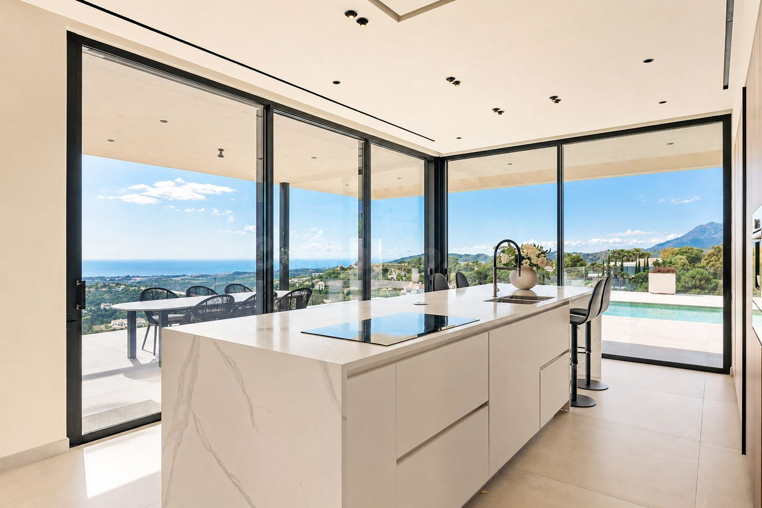 Newly Built Villa with Spectacular Panoramic Sea and Mountai - foto 3
