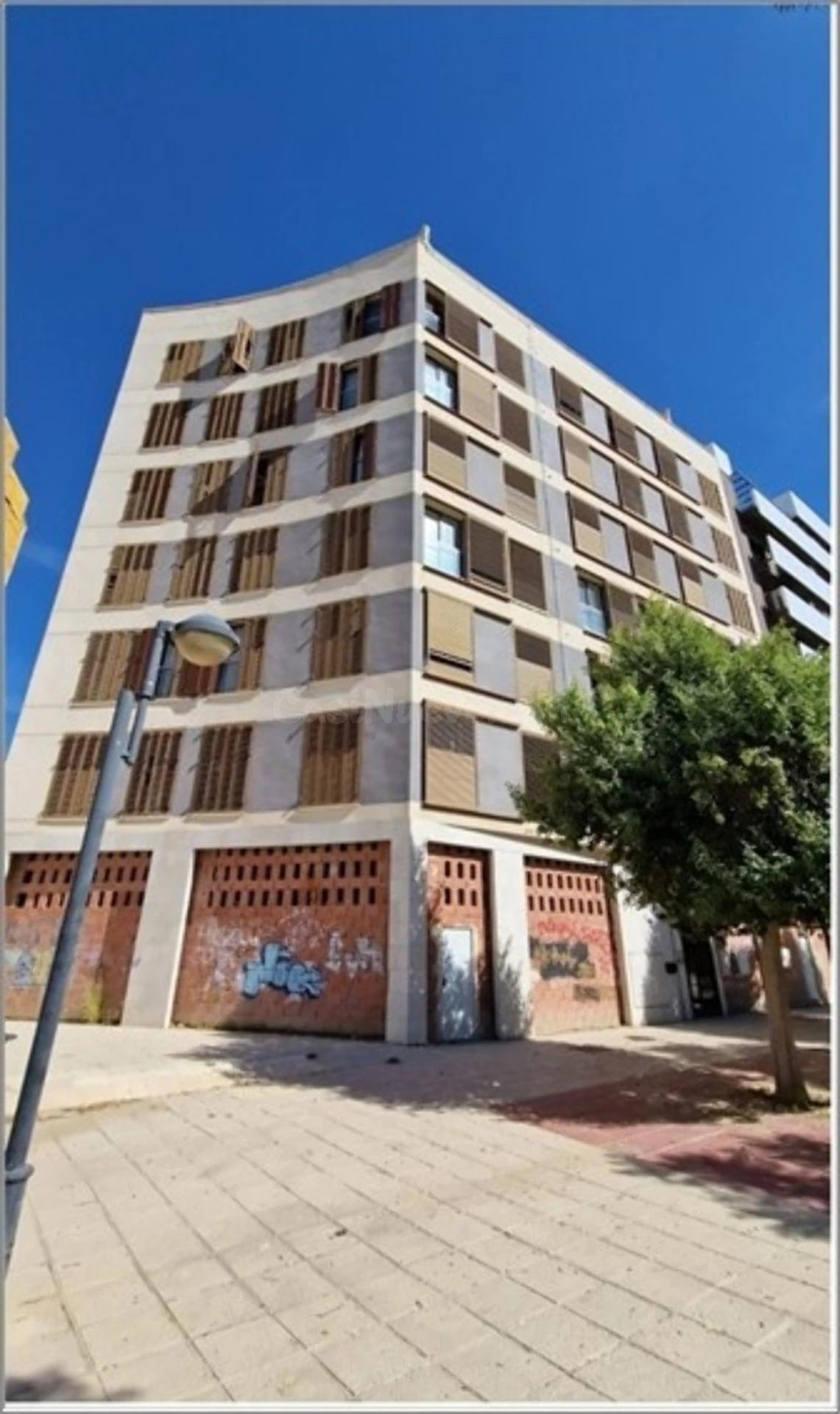 Amplio piso de 113 m2 con 2 plazas de garaje junto a Juan de