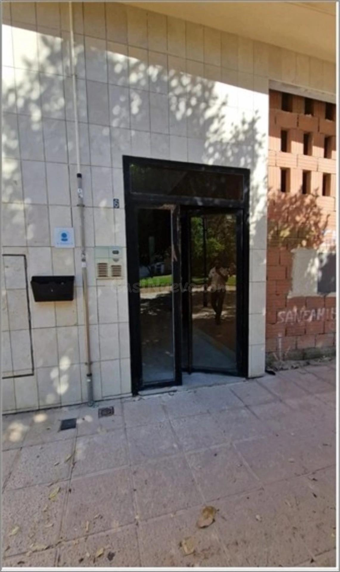 Amplio piso de 113 m2 con 2 plazas de garaje junto a Juan de - foto 2