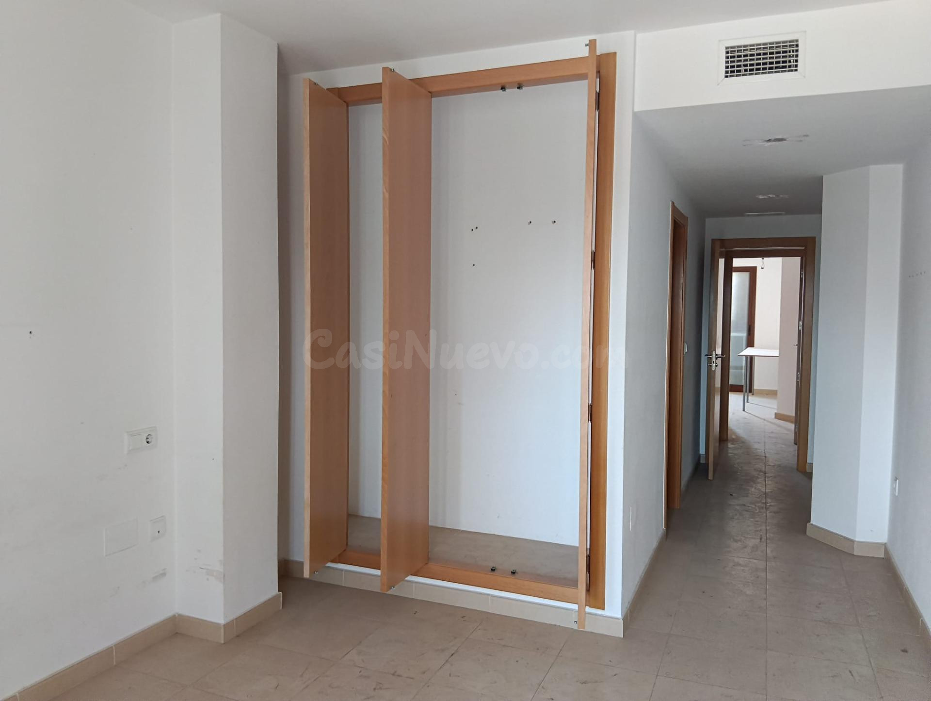 Amplio piso de 113 m2 con 2 plazas de garaje junto a Juan de - foto 5