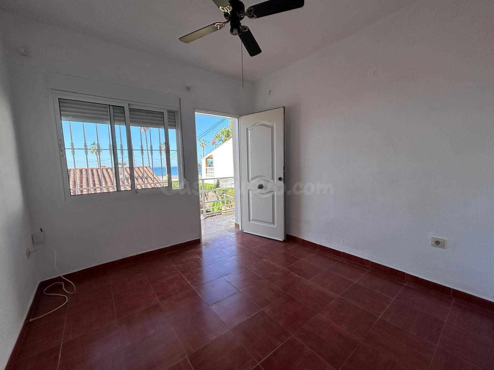 Vivienda en primera línea de playa - foto 2