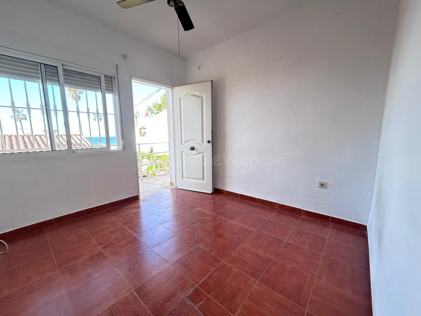 Vivienda en primera línea de playa - foto 5