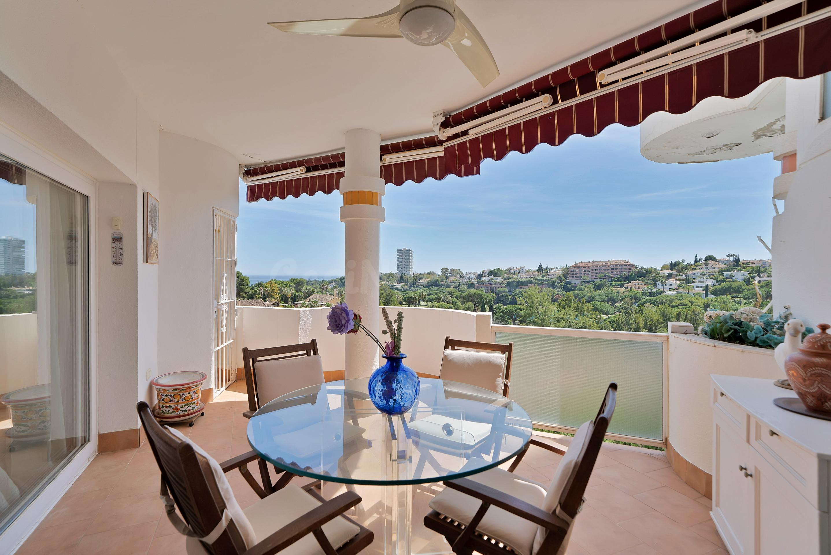 Ático en Urbanización Golf Río Real, Marbella