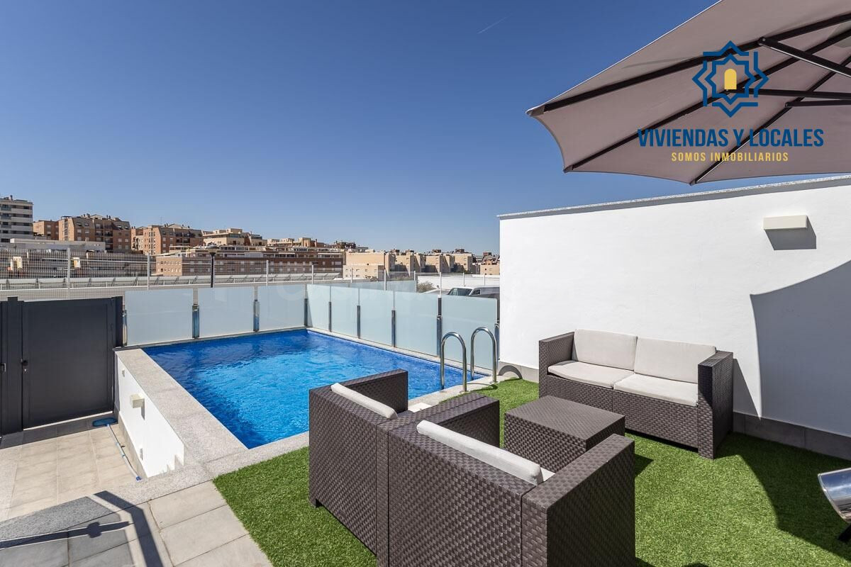 Vivienda de lujo en Urbanización SERRALLO HILLS.