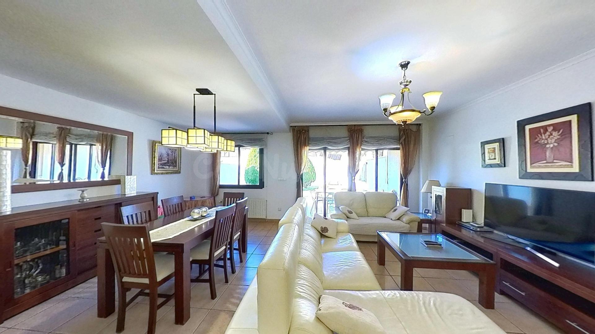 CHALET PAREADO EN ZONA RAVEL-ALMAJADA 5 DORMITORIOS, 3 BAÑOS - foto 4