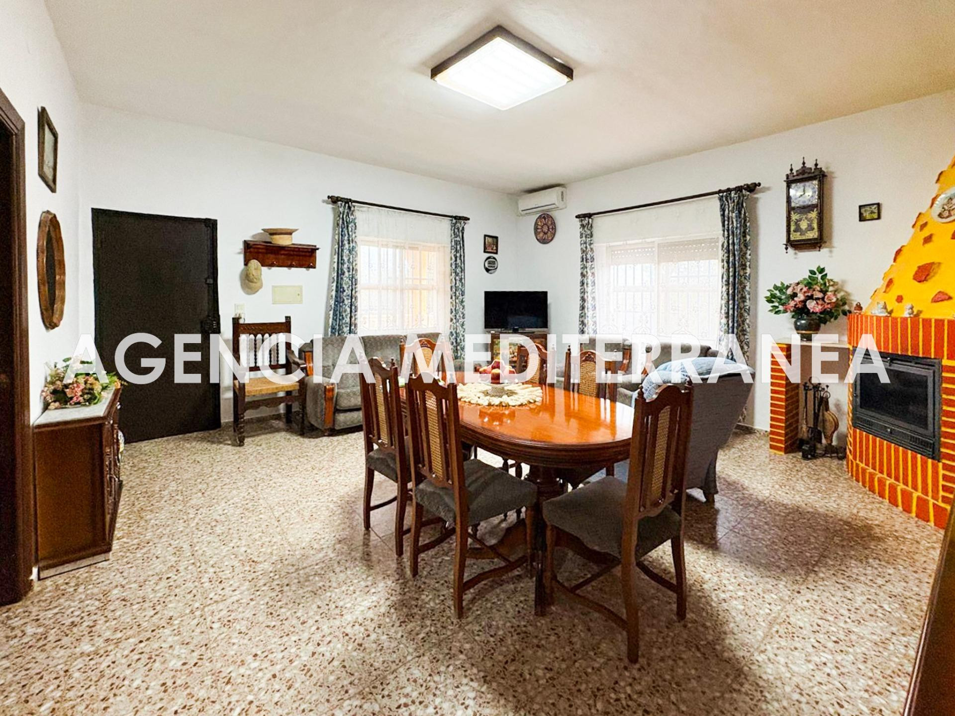 Casa impecable y Terreno rústico con naranjos en Manises - foto 4