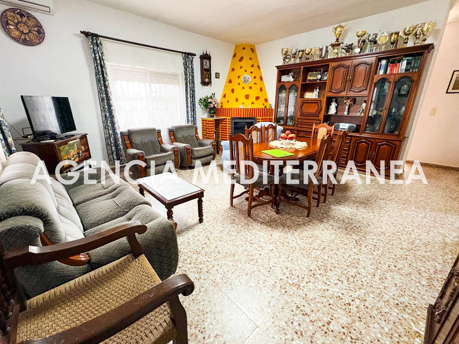 Casa impecable y Terreno rústico con naranjos en Manises - foto 5