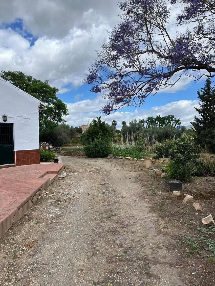 Vive en tu casa rustica a pocos minutos del bullicio de la C
