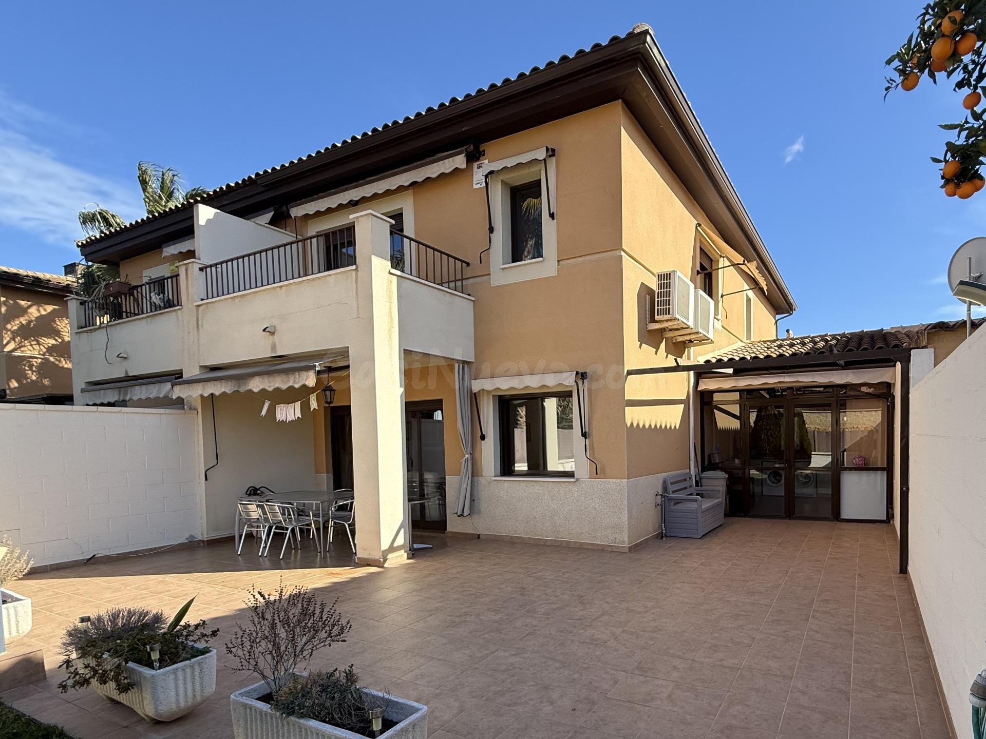 CHALET PAREADO EN ZONA RAVEL-ALMAJADA 5 DORMITORIOS, 3 BAÑOS