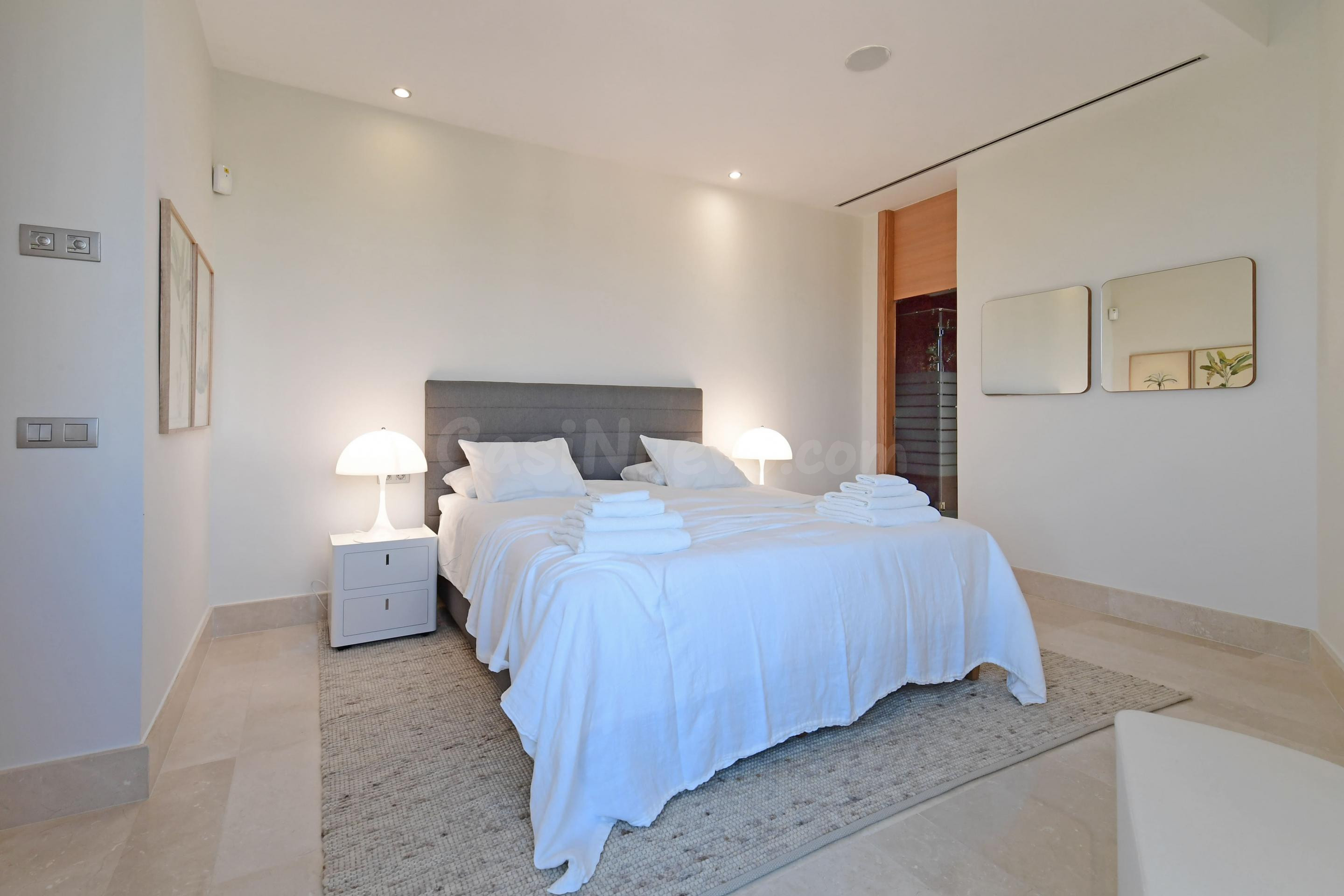 An Architectural Sanctuary in the Heart of Nueva Andalucía - foto 2