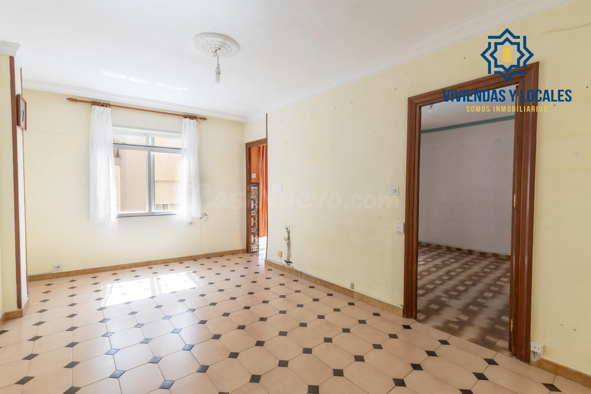Piso de 3 dormitorios en planta alta, luminoso y con balcón 
