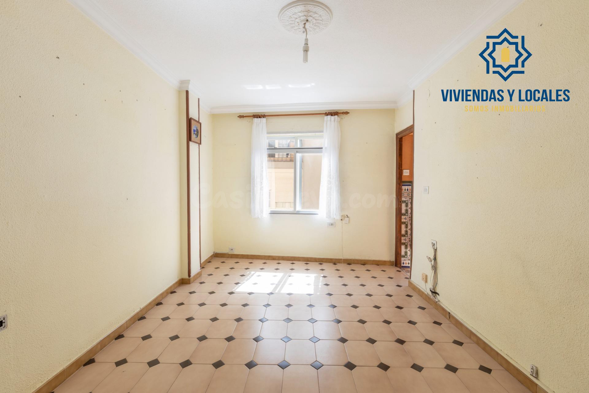 Piso de 3 dormitorios en planta alta, luminoso y con balcón  - foto 3