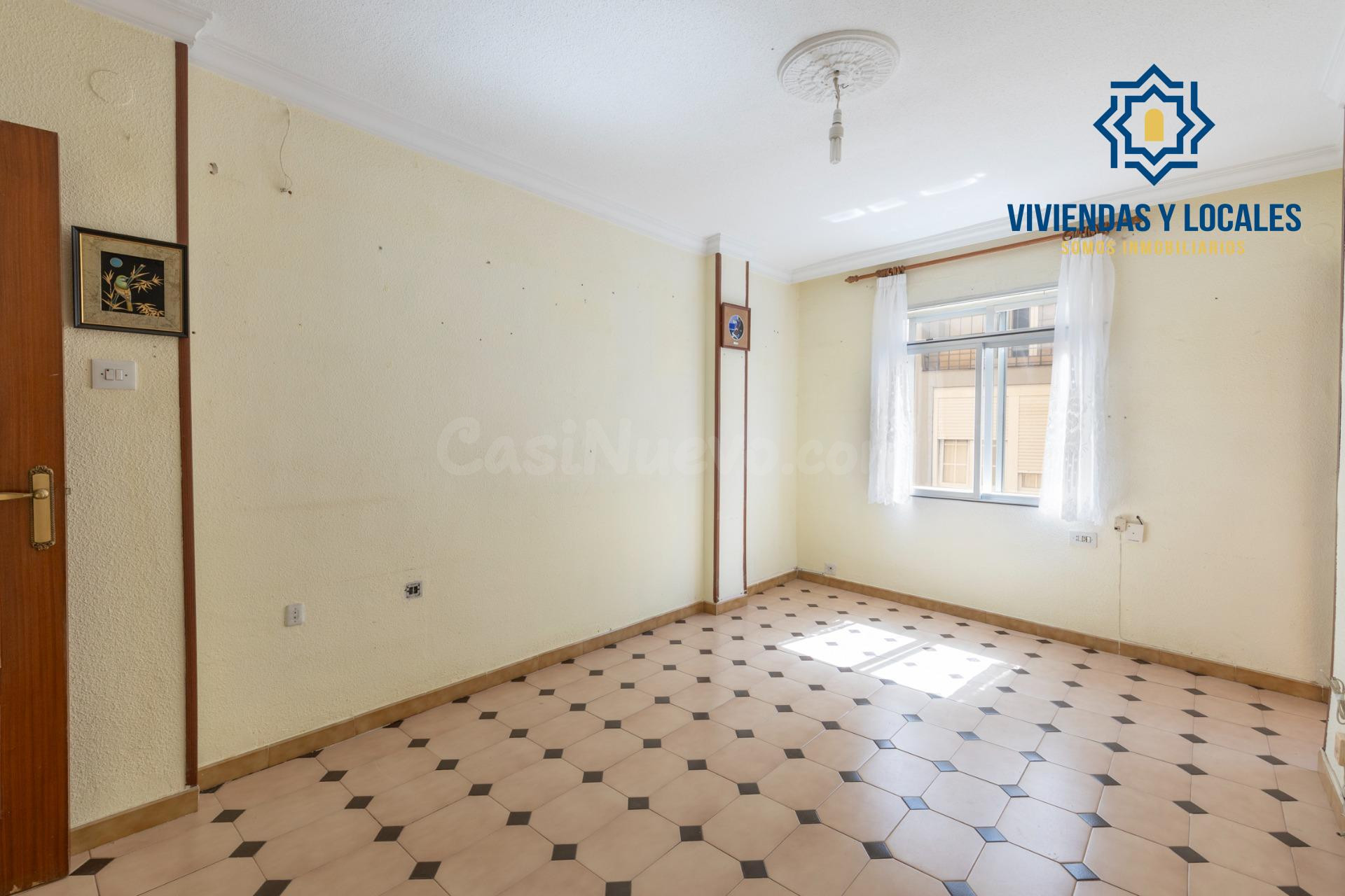 Piso de 3 dormitorios en planta alta, luminoso y con balcón  - foto 4