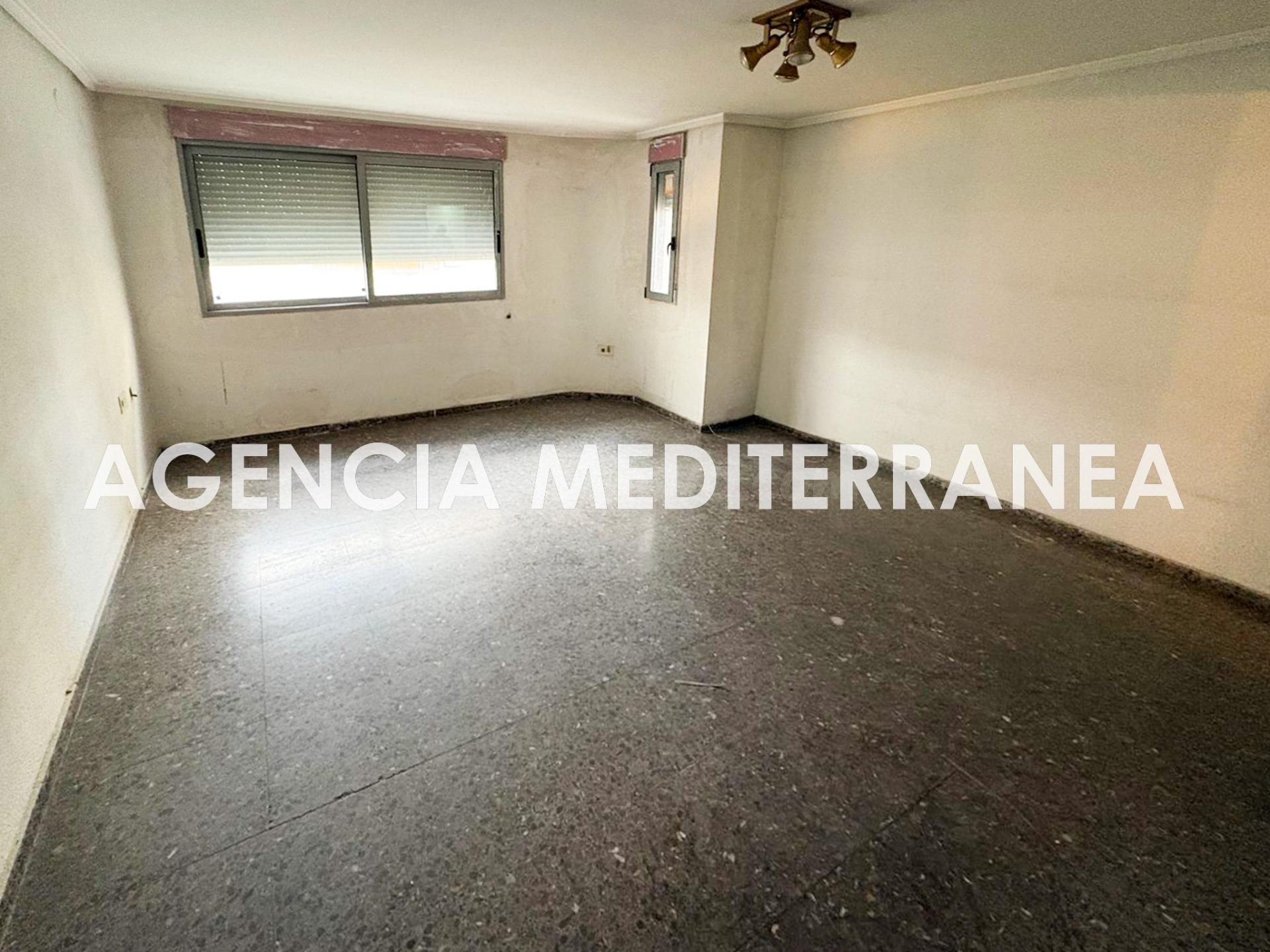 Piso en venta en Lliria, con terraza.