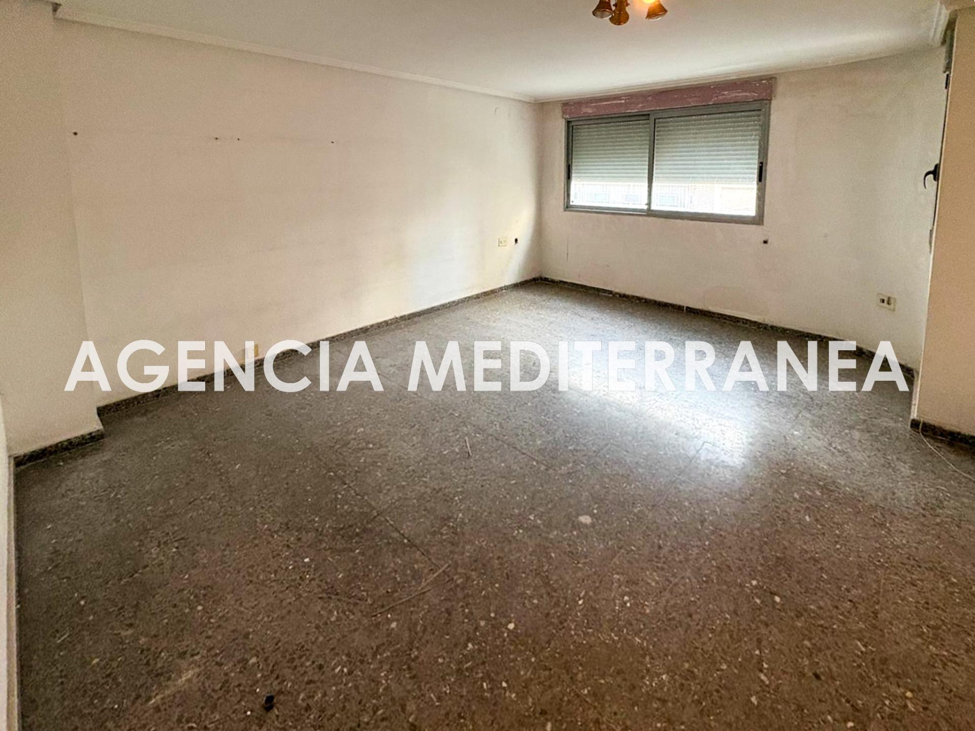 Piso en venta en Lliria, con terraza. - foto 2