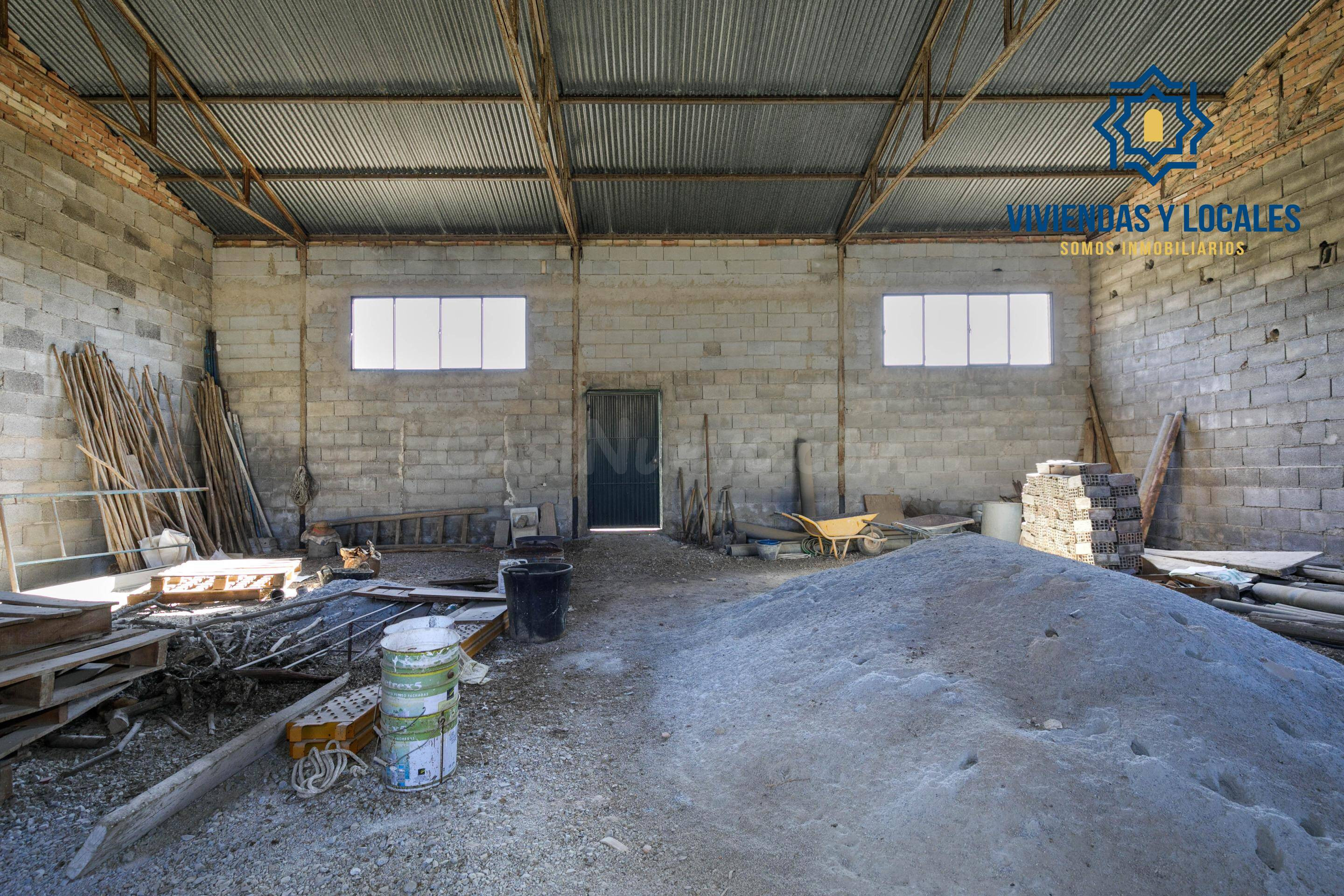 Nave industrial con amplio terreno urbano en Pulianas (Grana - foto 4