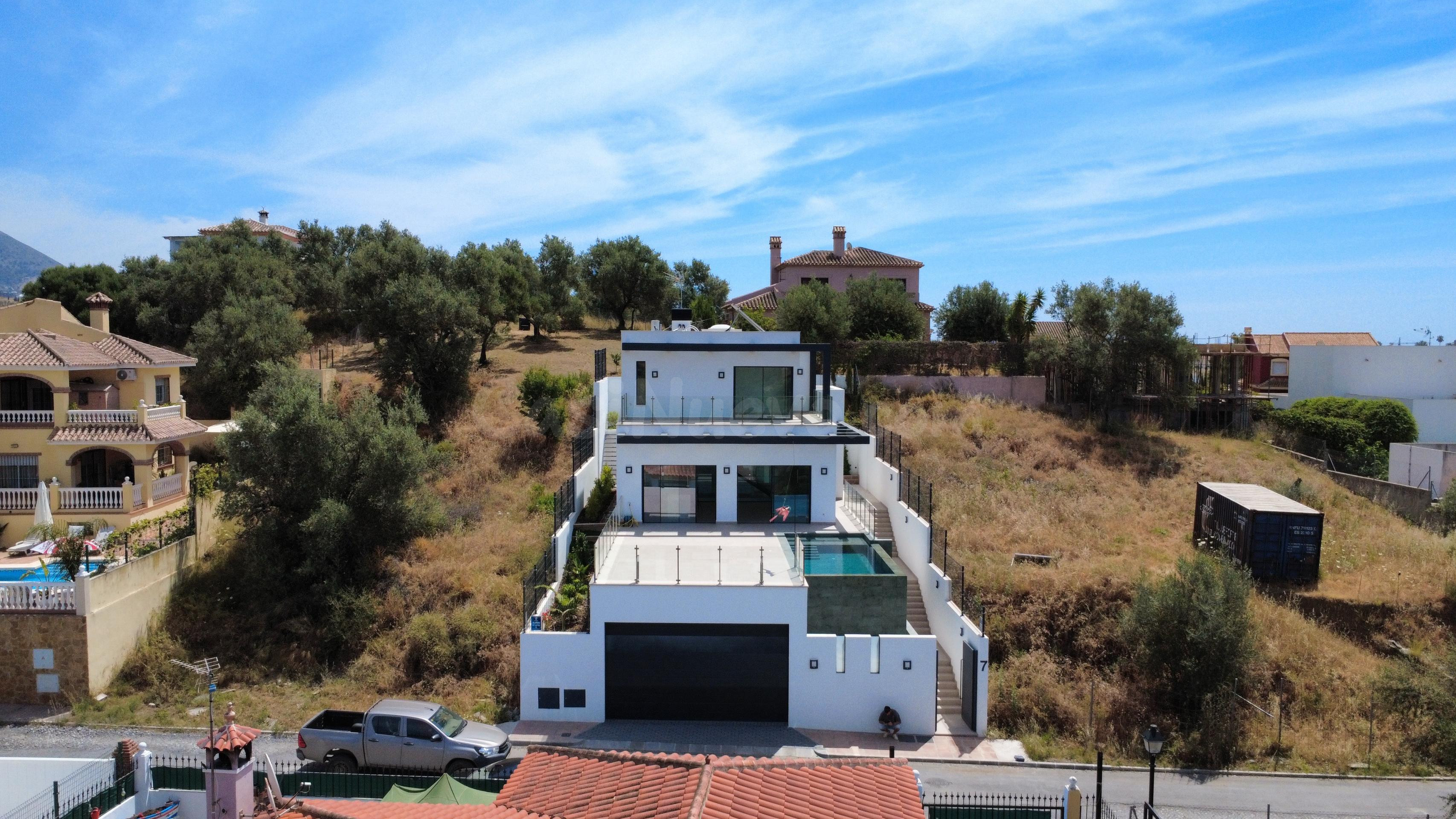 IMPRESIONANTE VILLA ENTRE MAR Y MONTAÑA - foto 5