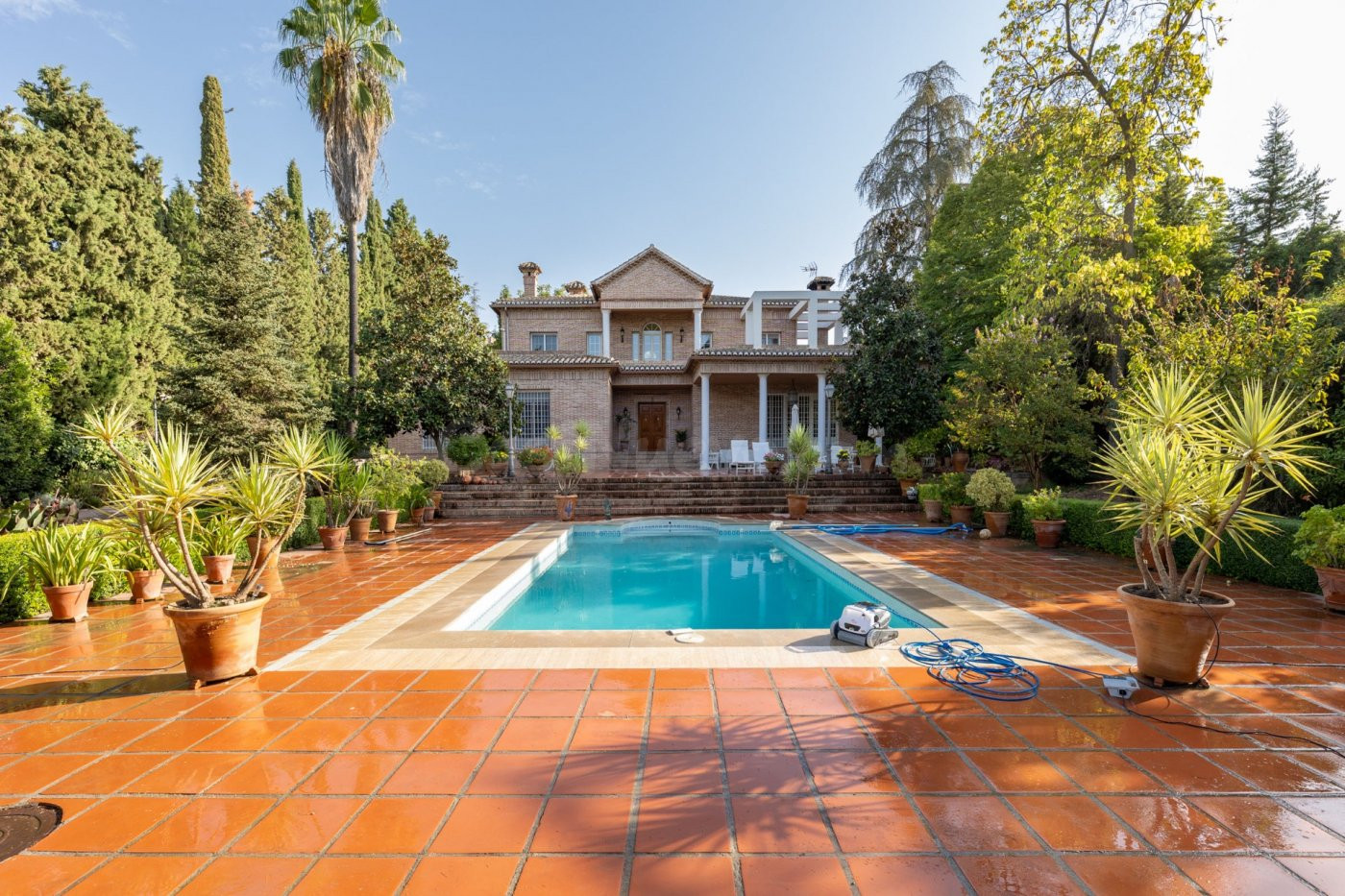 ESPECTACULAR  CHALET -VILLA   INDEPENDIENTE