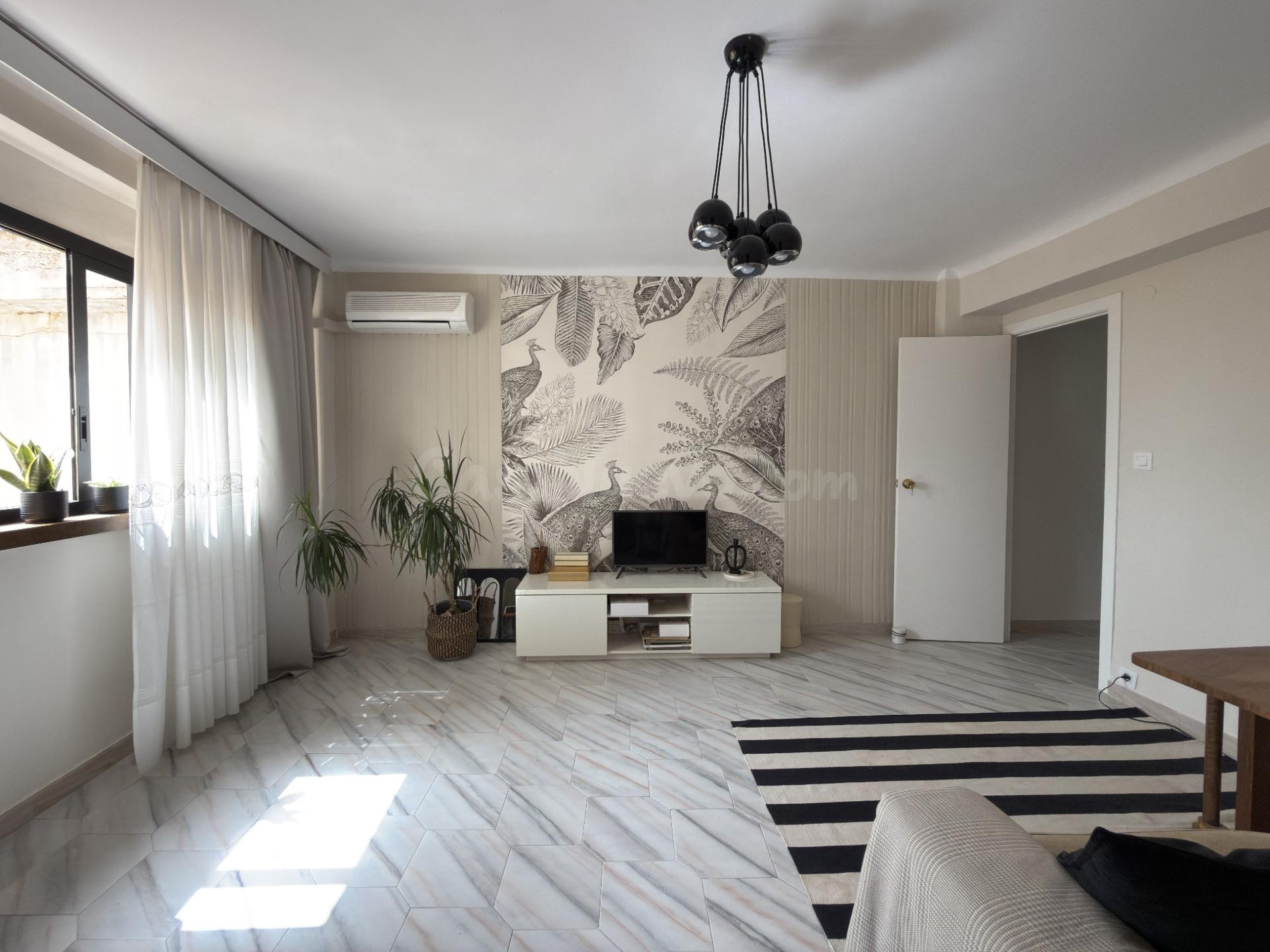 Título: Amplio y luminoso piso de 4 hab. y 2 baños en el cor