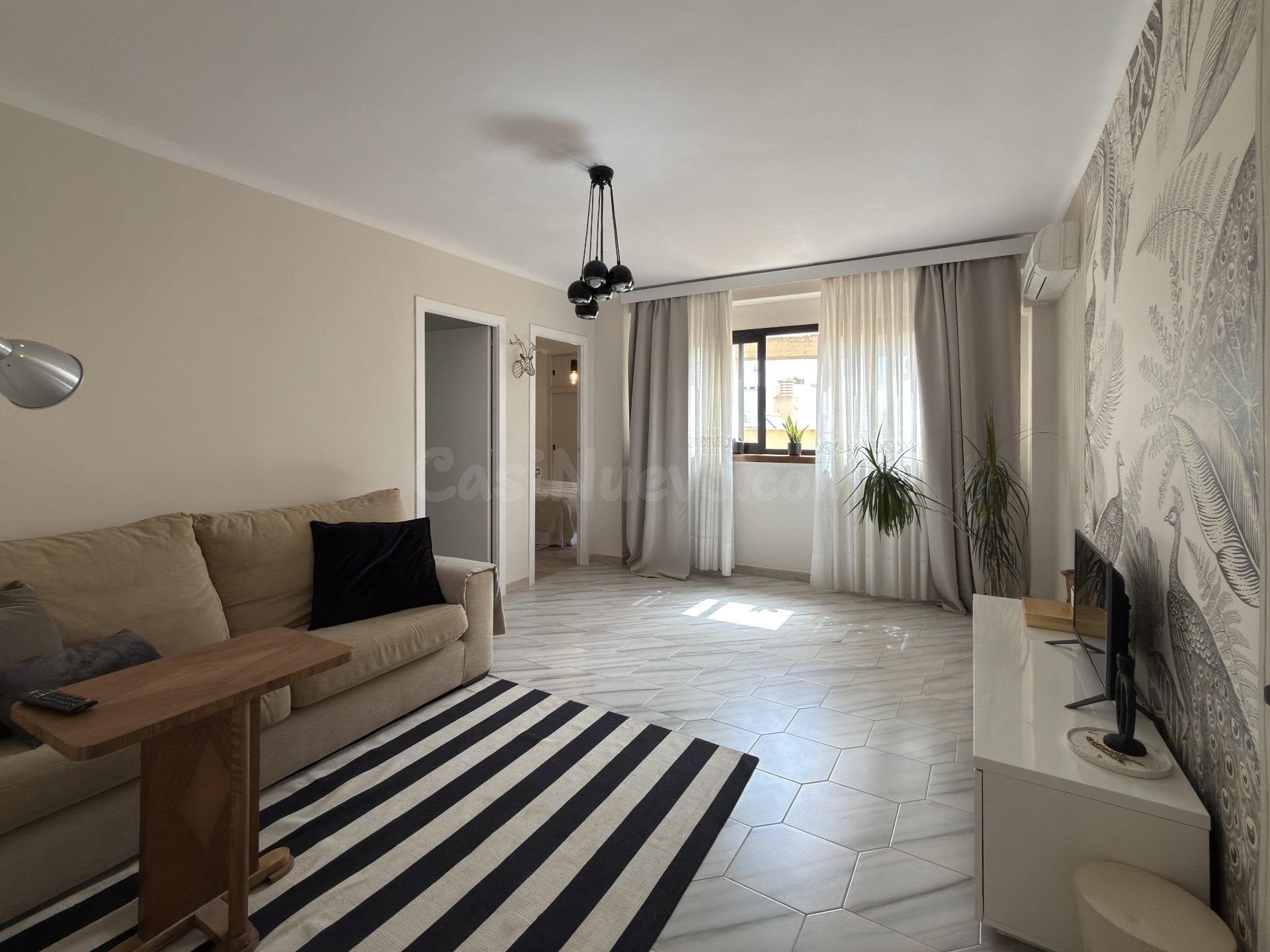 Título: Amplio y luminoso piso de 4 hab. y 2 baños en el cor - foto 3