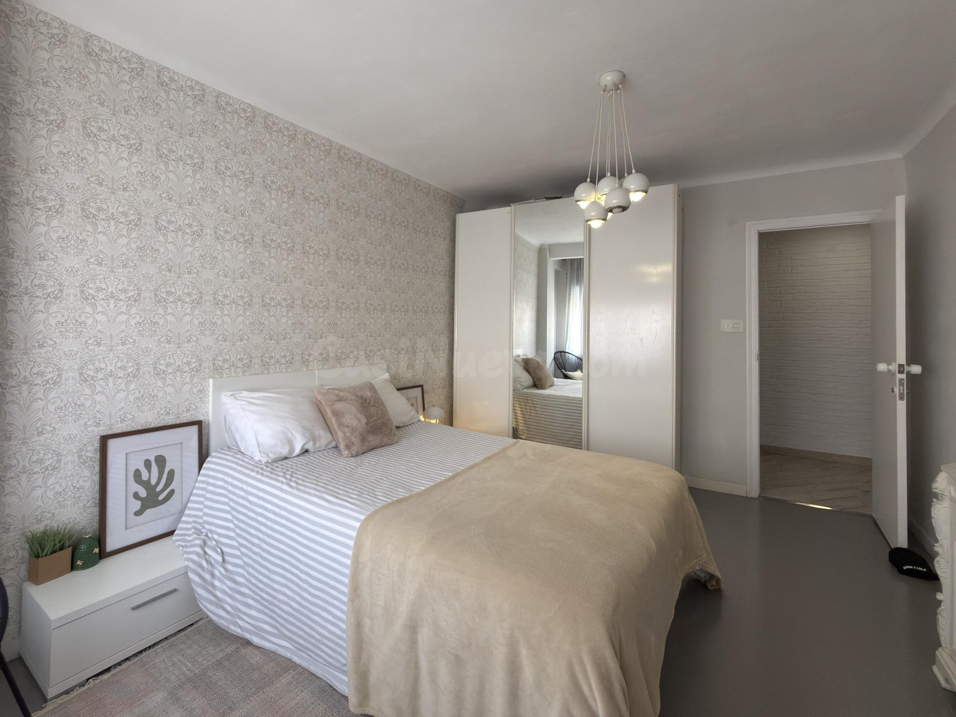 Título: Amplio y luminoso piso de 4 hab. y 2 baños en el cor - foto 4