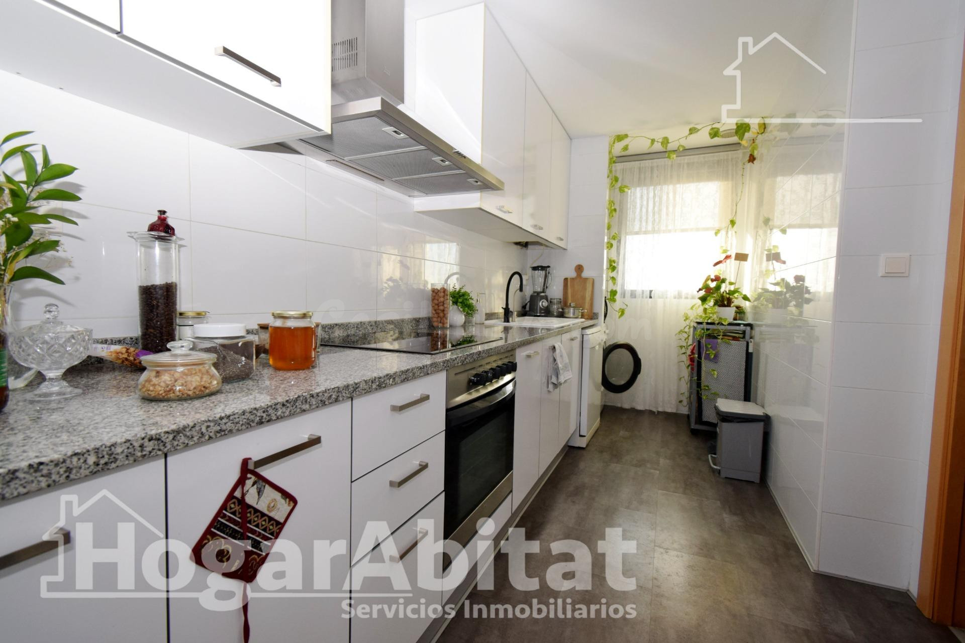 REFORMADO Y MUY BONITO CON BALCÓN Y GARAJE - foto 4
