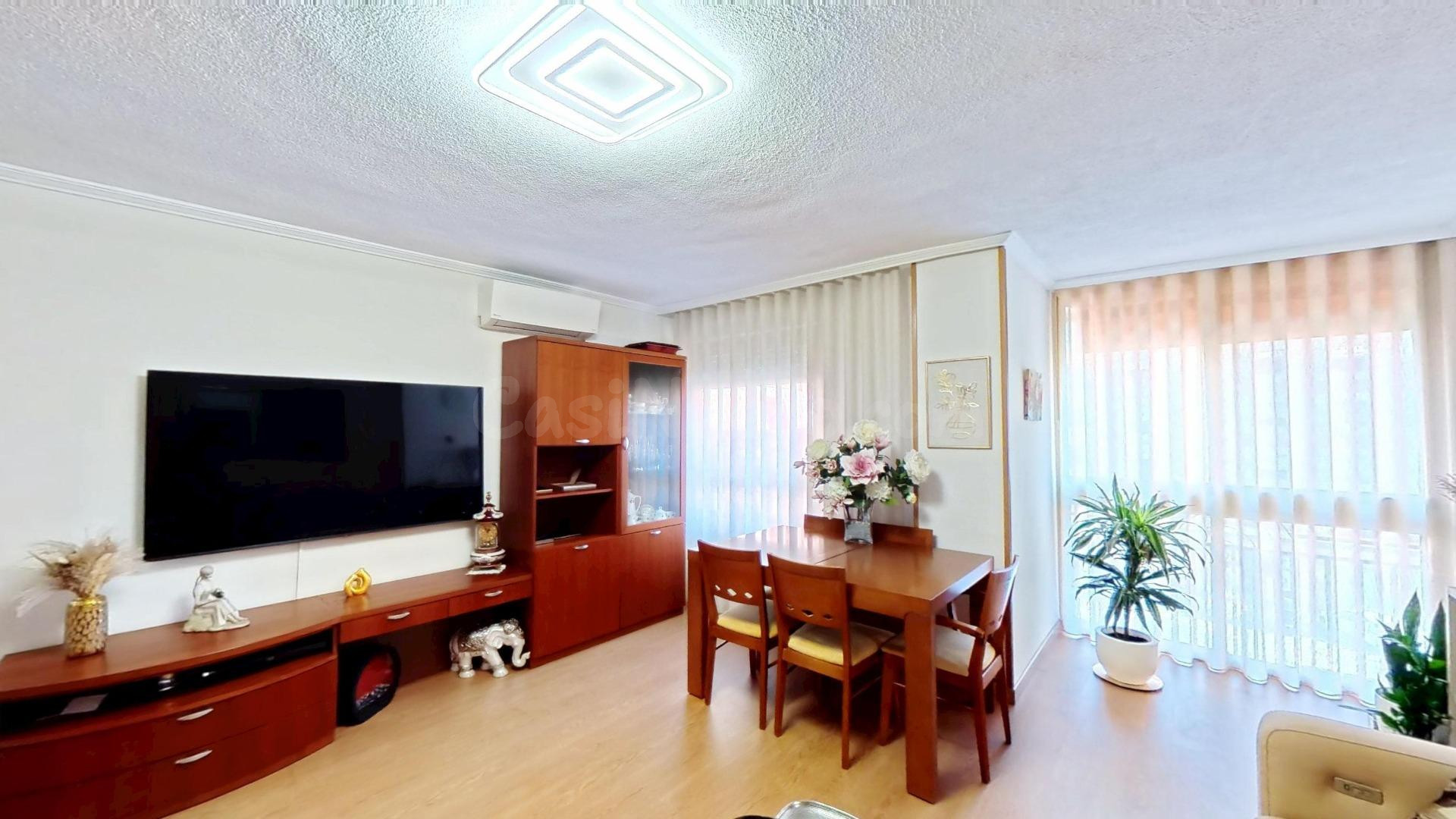 ¡Espectacular piso totalmente renovado junto al Bulevar del  - foto 2