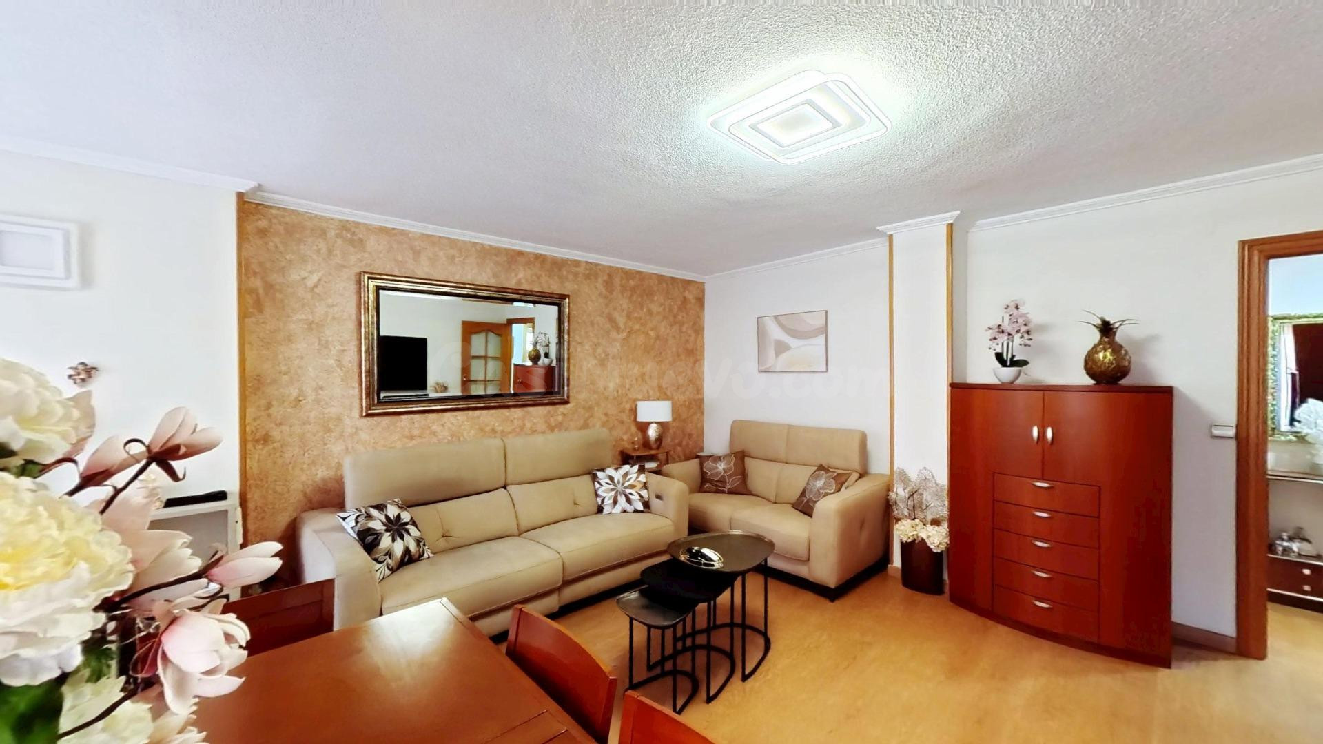 ¡Espectacular piso totalmente renovado junto al Bulevar del  - foto 4