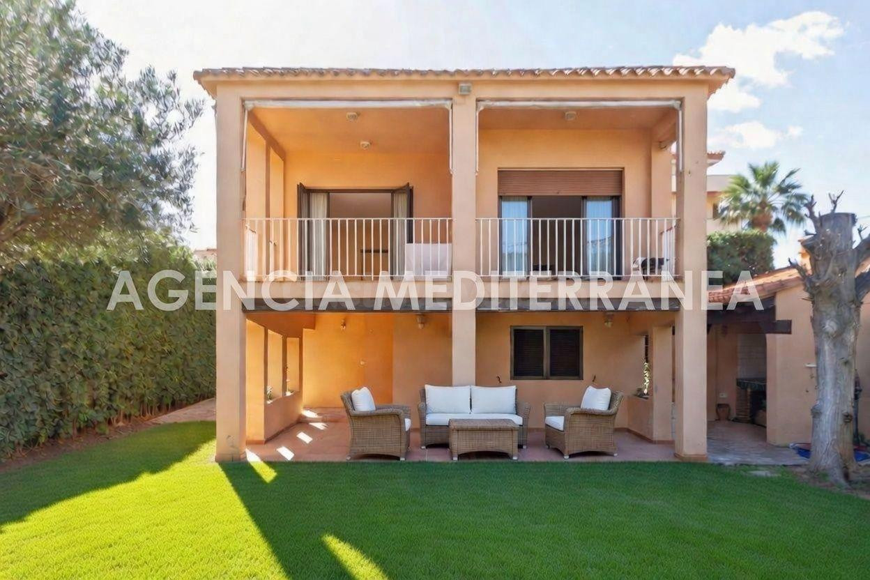 Exclusivo chalet en primera línea de playa a 5 km del centro - foto 5