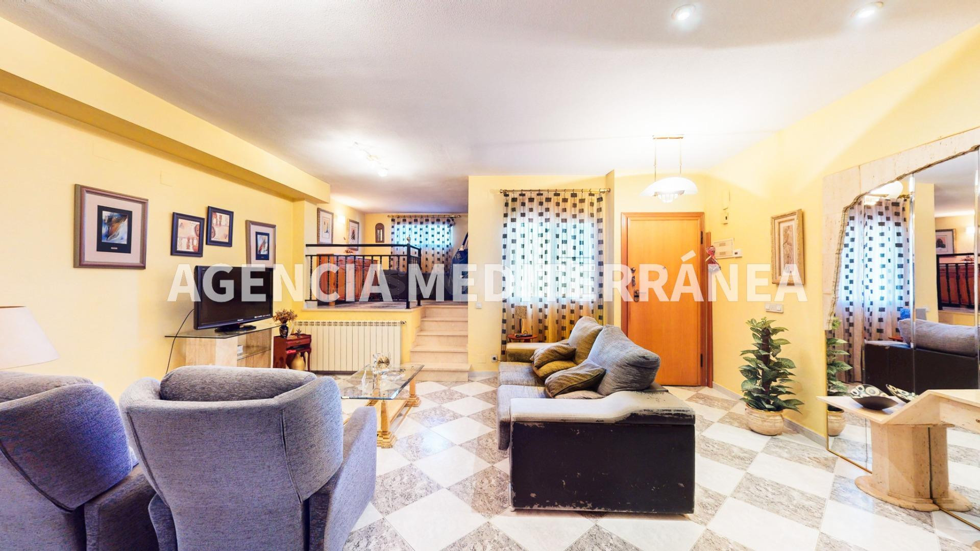 ADOSADO A LA VENTA EN ALCÀSSER - foto 2