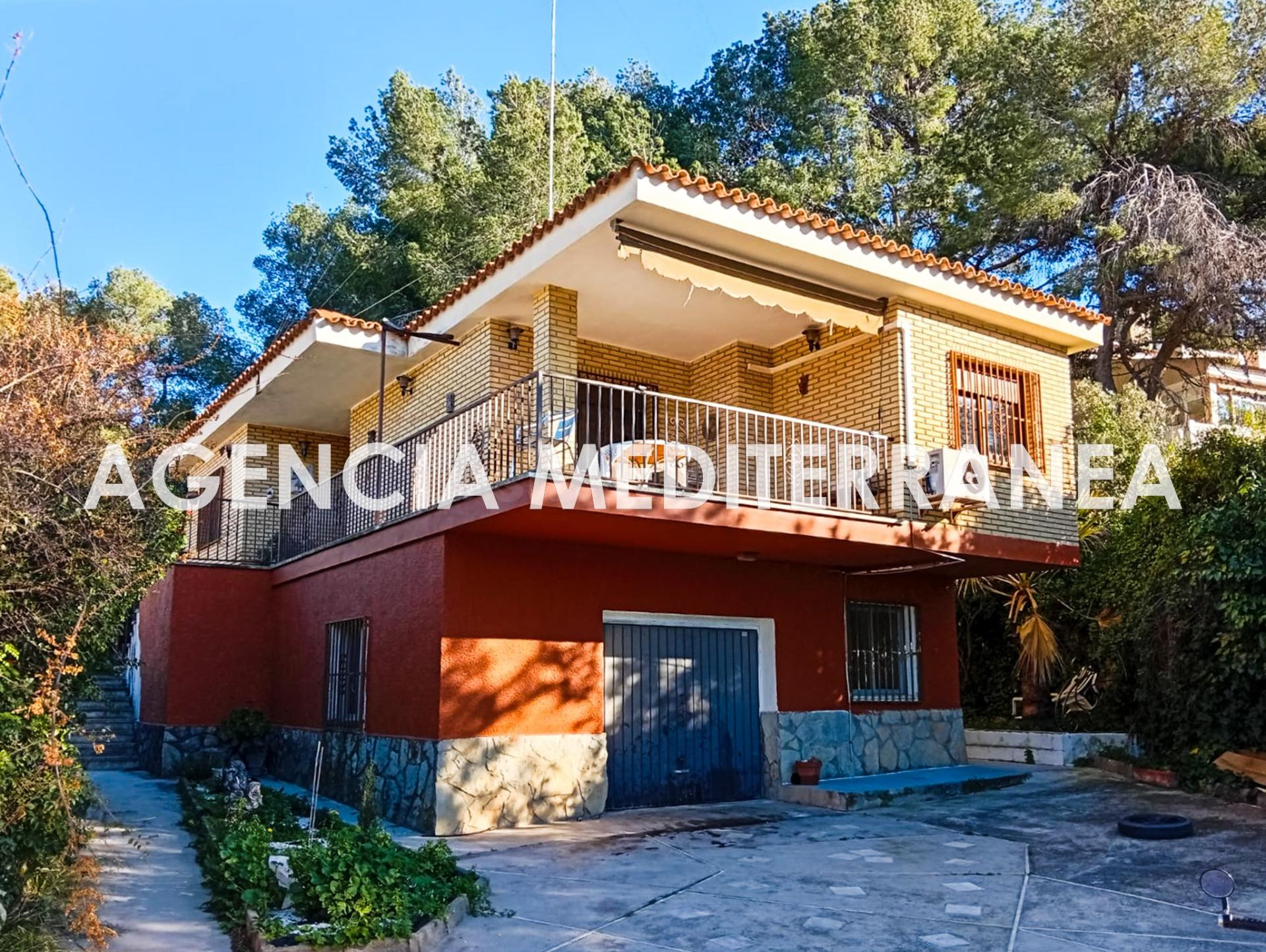 ¡Descubre este chalet con muchas posibilidades, en la tranqu