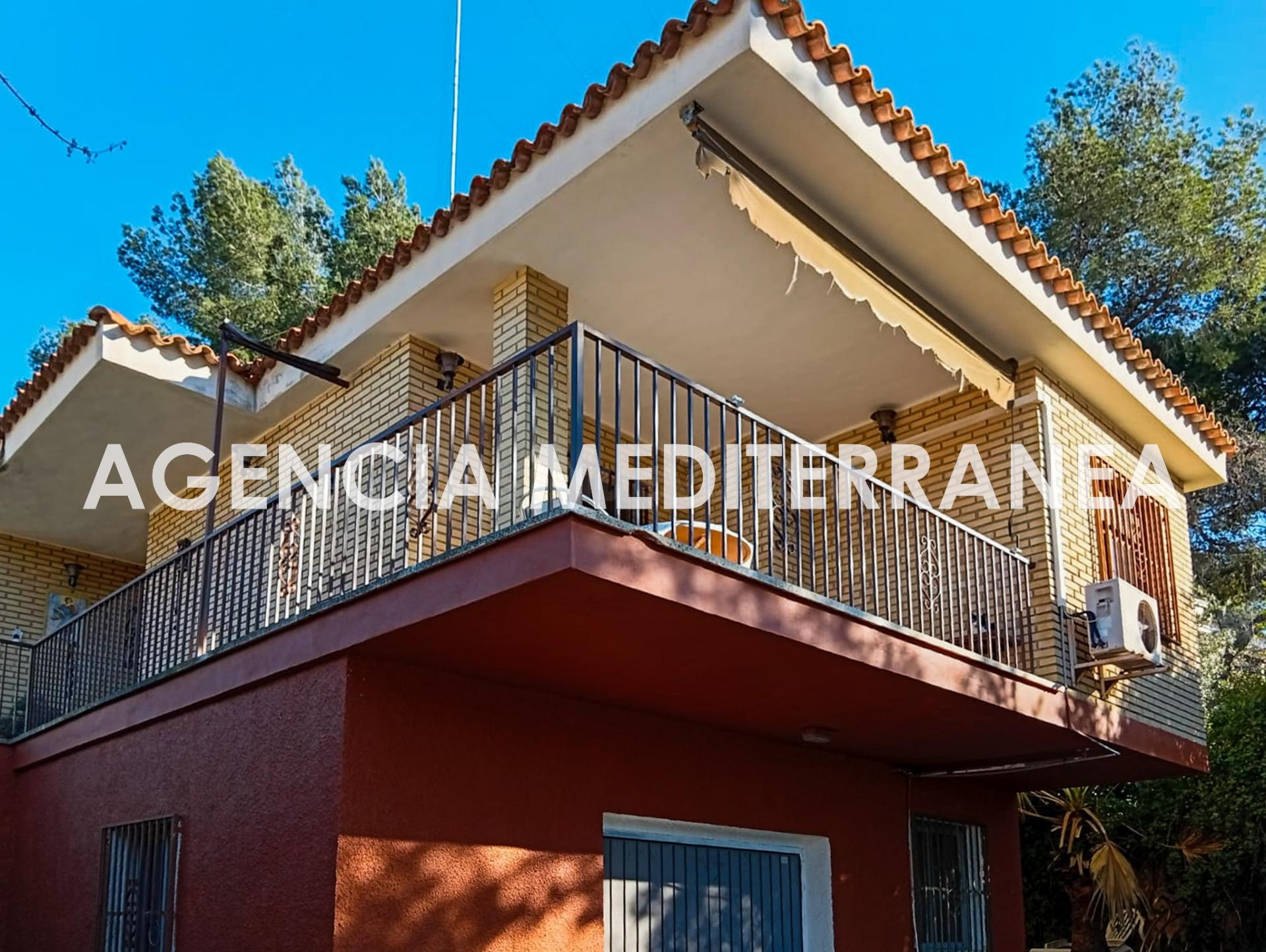 ¡Descubre este chalet con muchas posibilidades, en la tranqu - foto 4