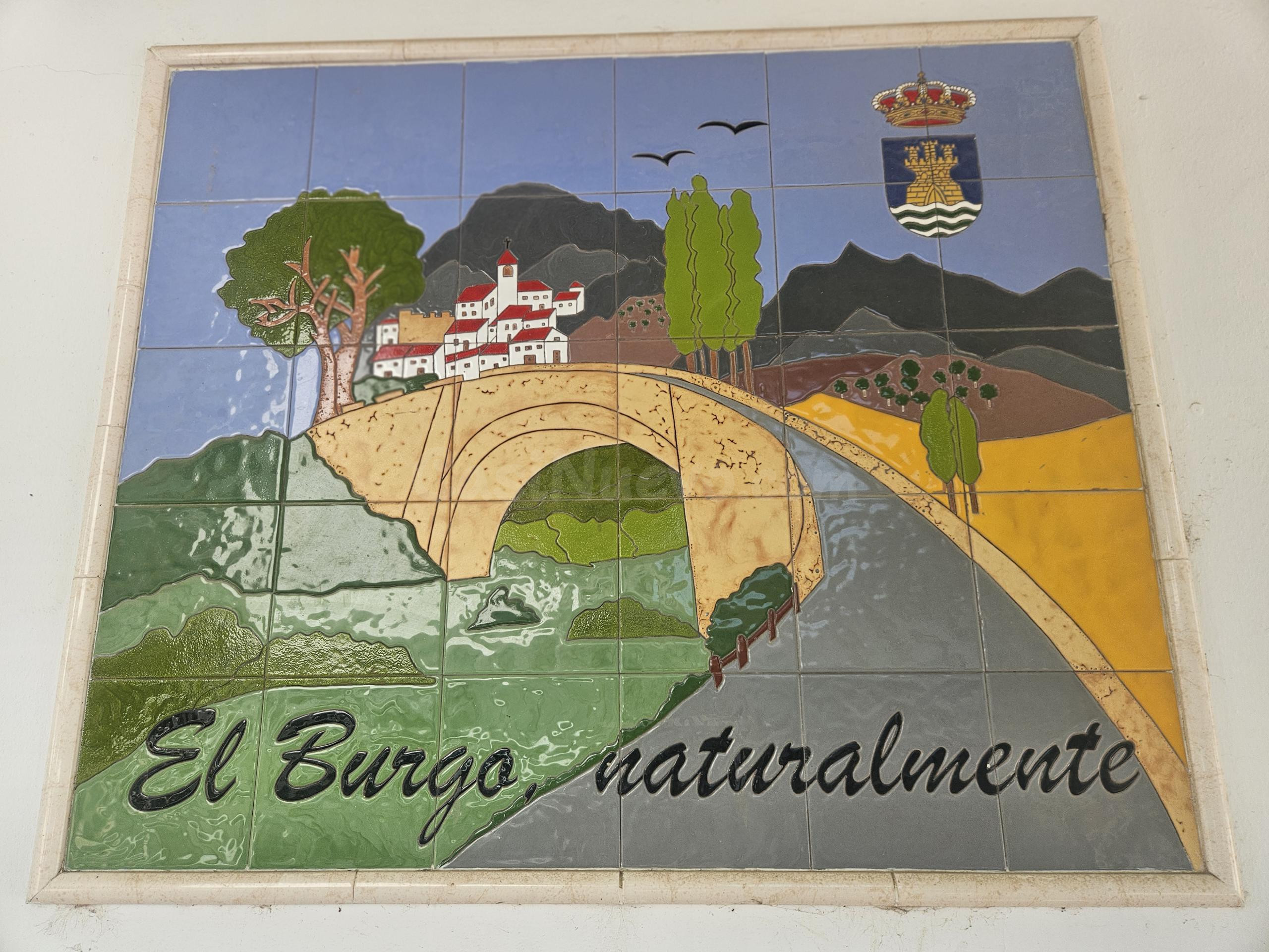 Encanto, espacio y potencial en el centro de El Burgo - foto 2