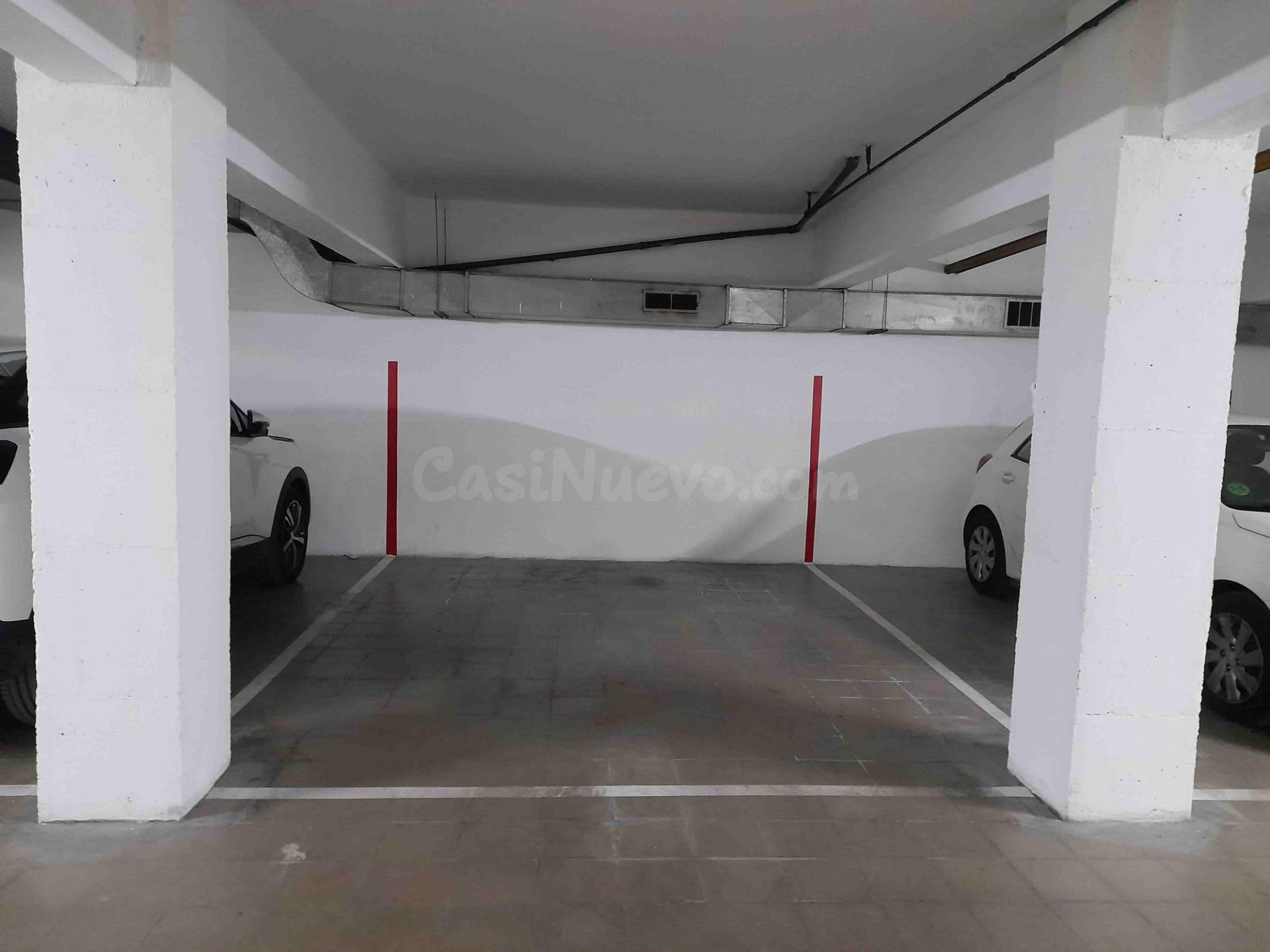 Plazas de Parking COCHE + MOTO en la Plaça Granollers de Mat