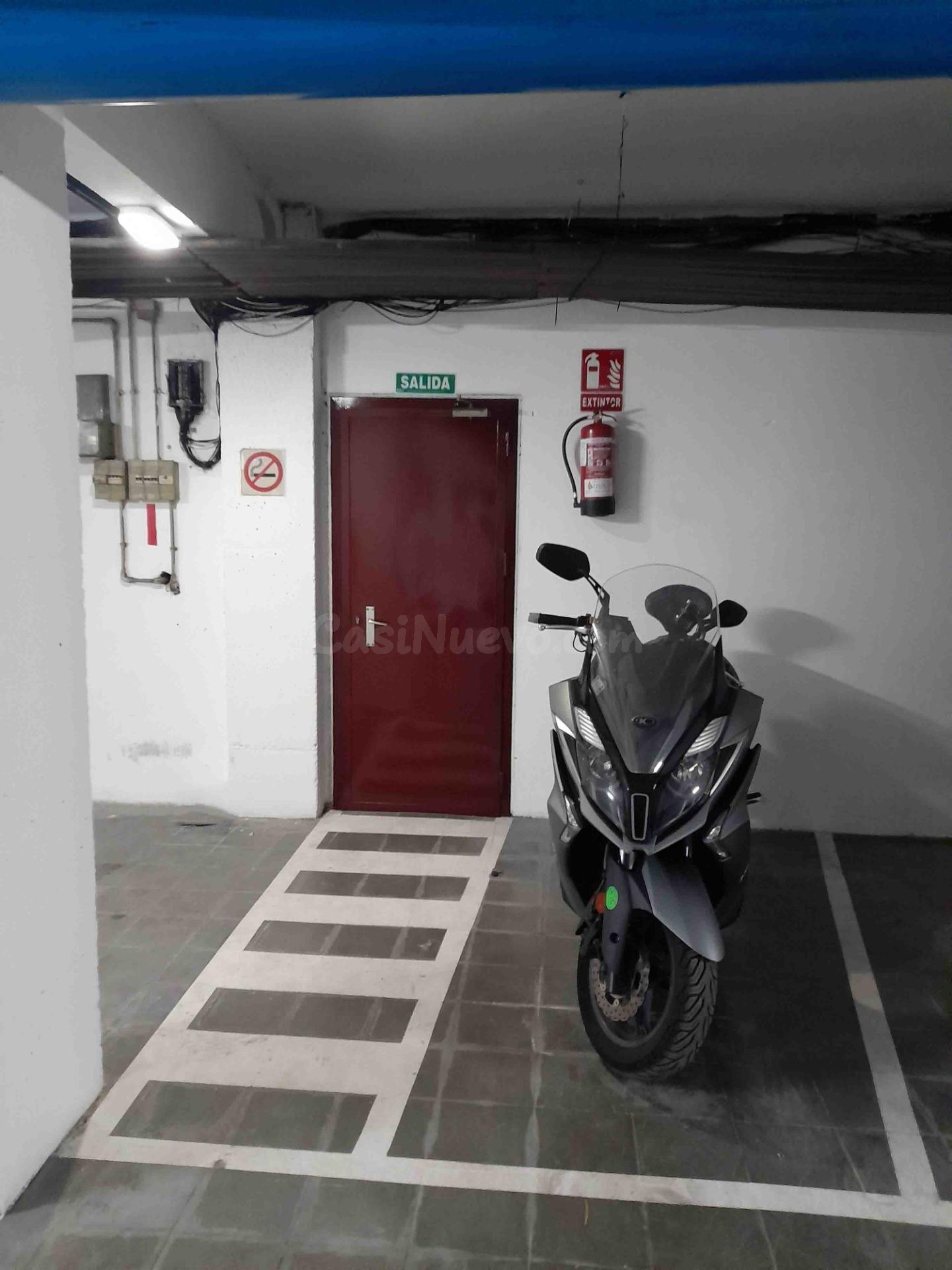 Plazas de Parking COCHE + MOTO en la Plaça Granollers de Mat - foto 4