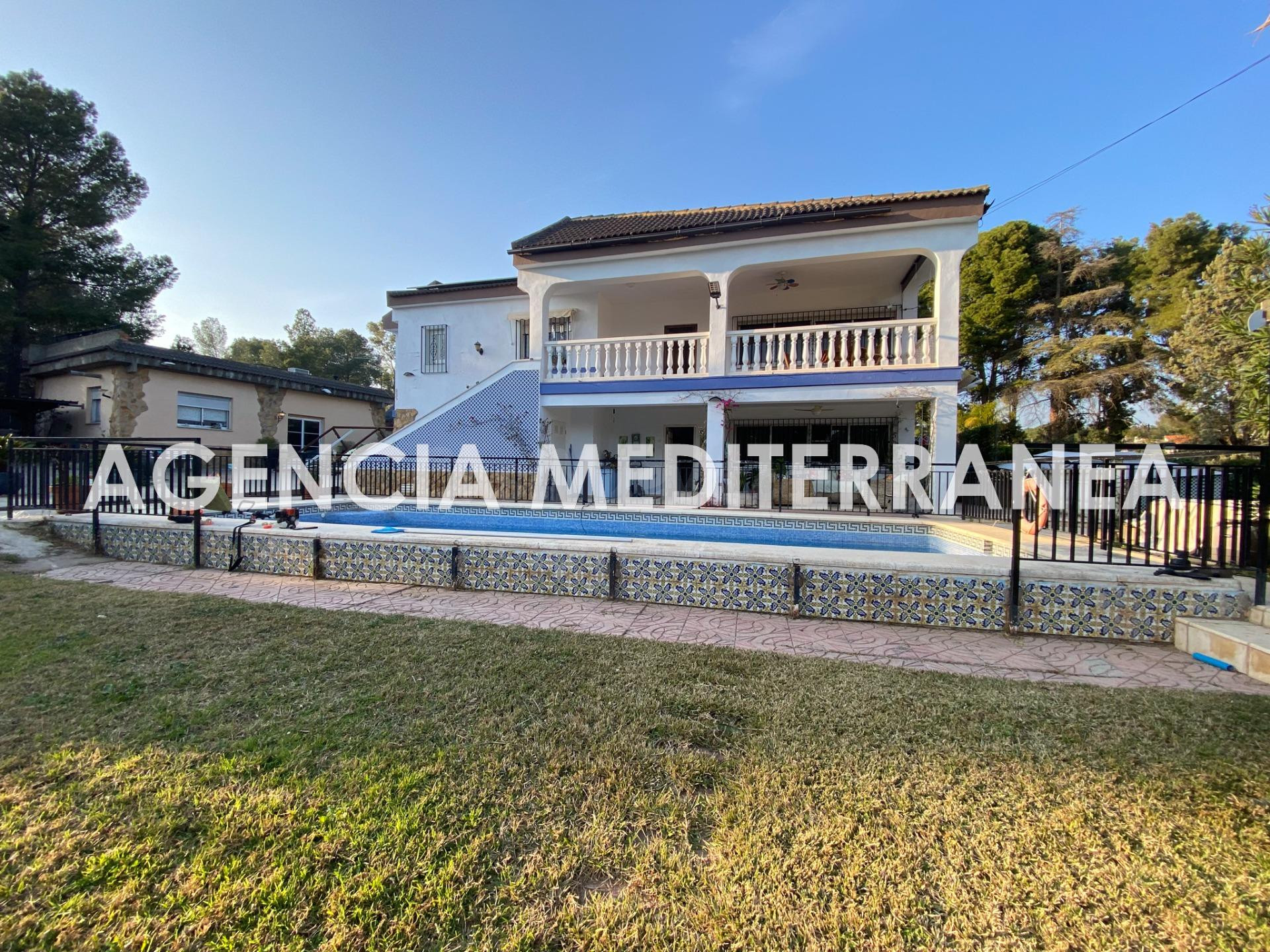 Chalet independiente en venta en Olocau