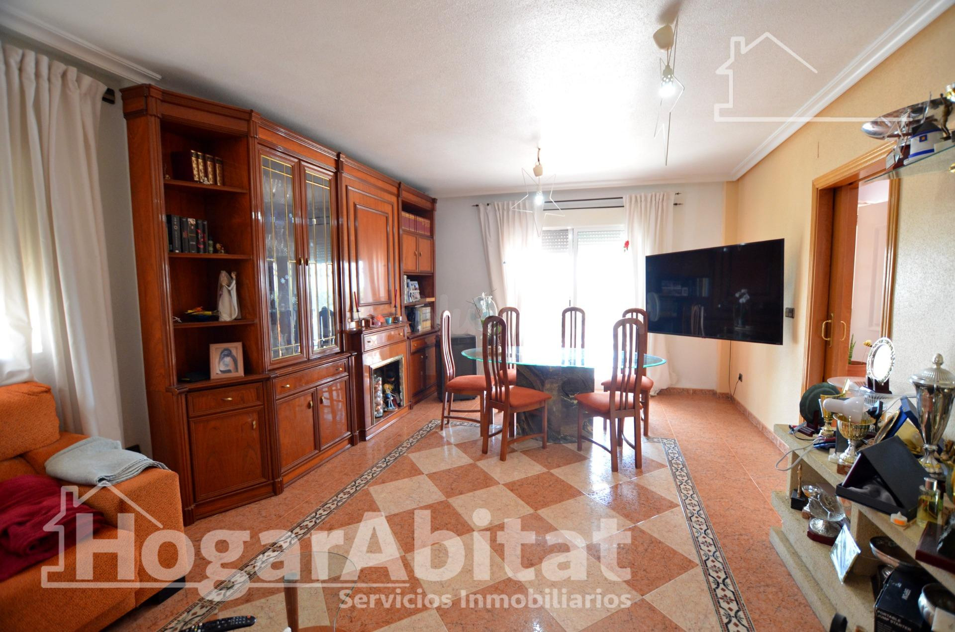 GRAN CHALET URBANO CON BARBACOA, PISCINA Y GARAJE - foto 4