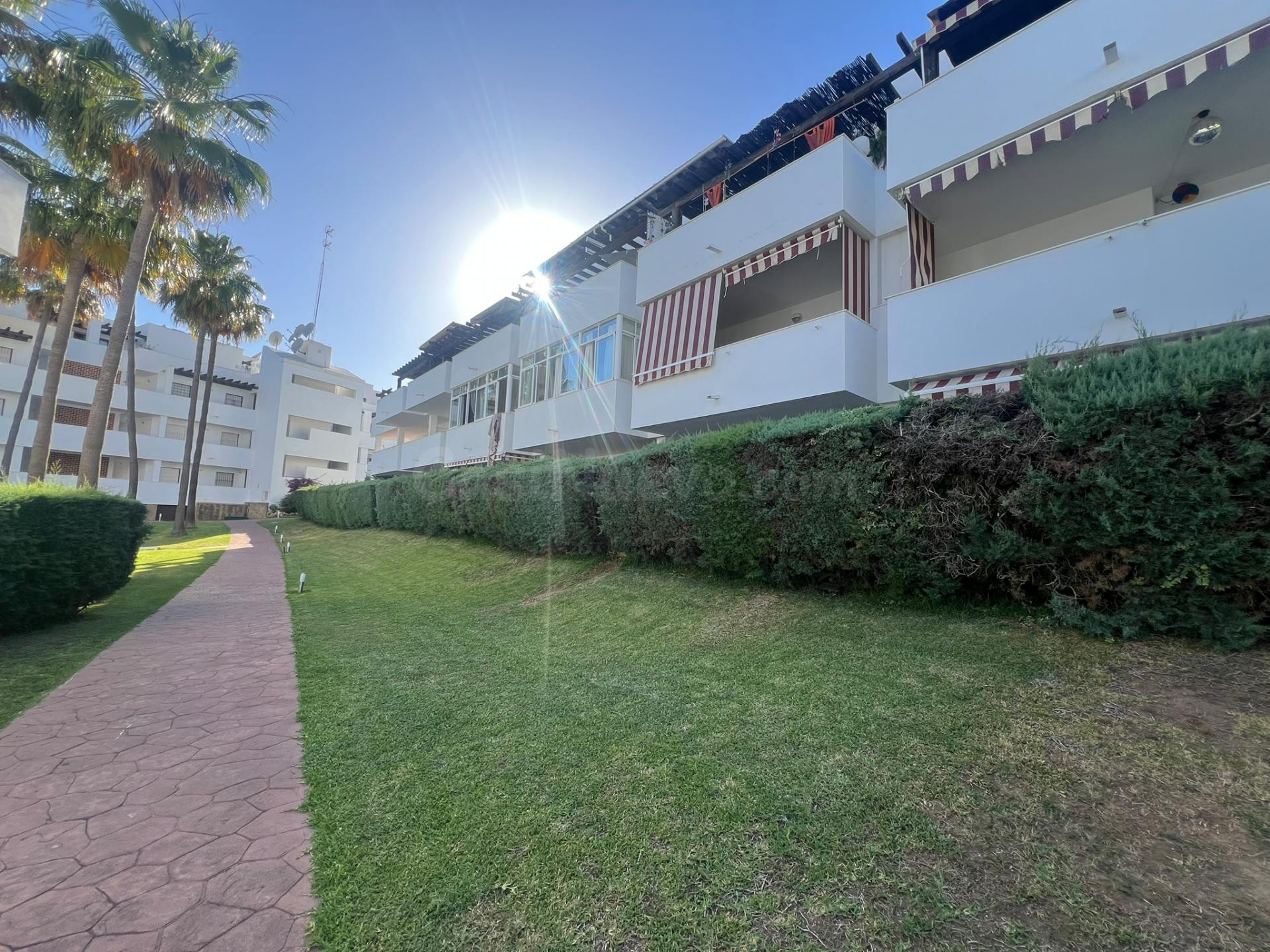 MARAVILLOSO PISO EN RIVIERA DEL SOL CON PISCINA Y PARKING - foto 2