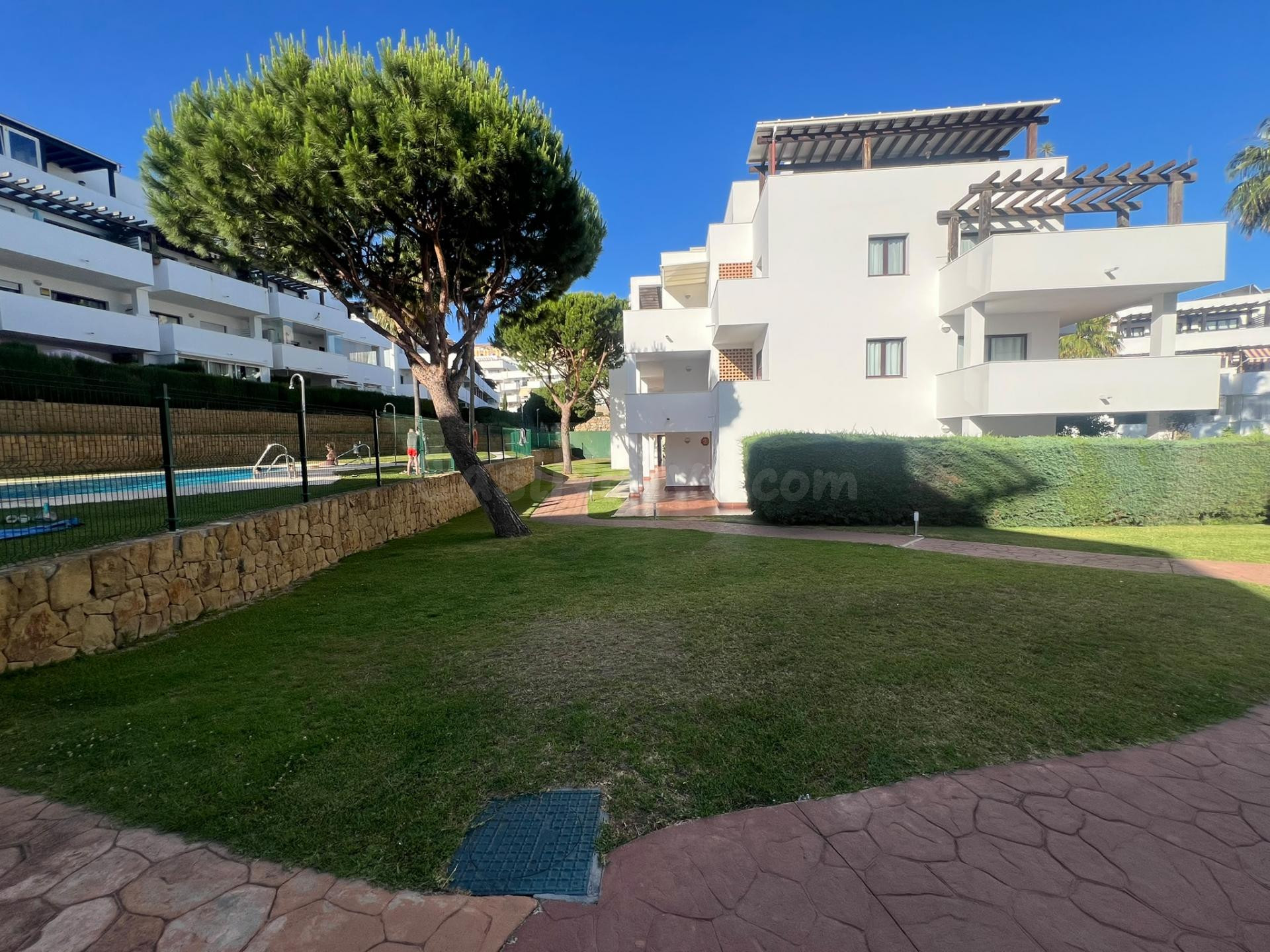 MARAVILLOSO PISO EN RIVIERA DEL SOL CON PISCINA Y PARKING - foto 3