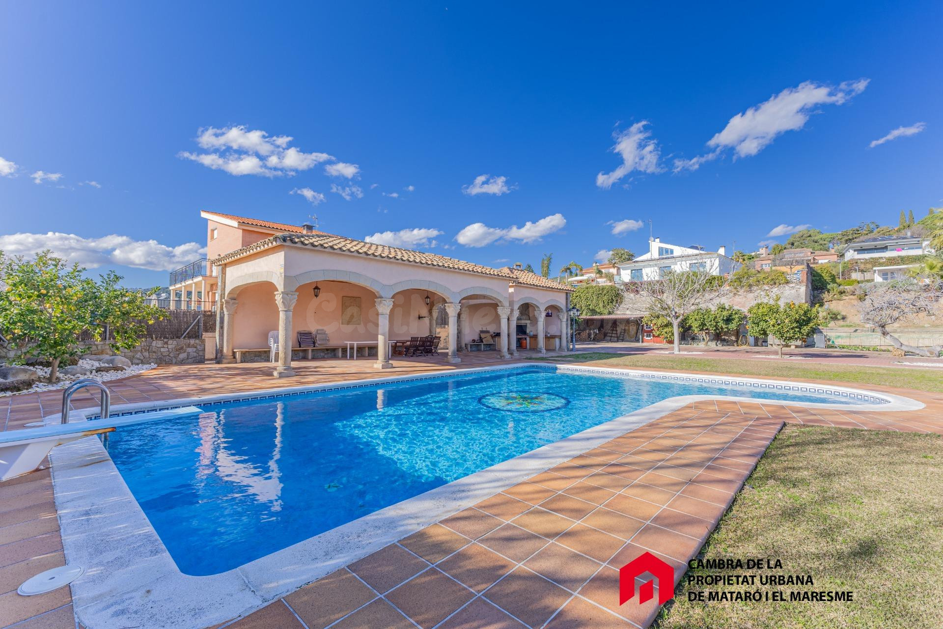 Espectacular finca, con jardín inmenso y piscina - foto 3