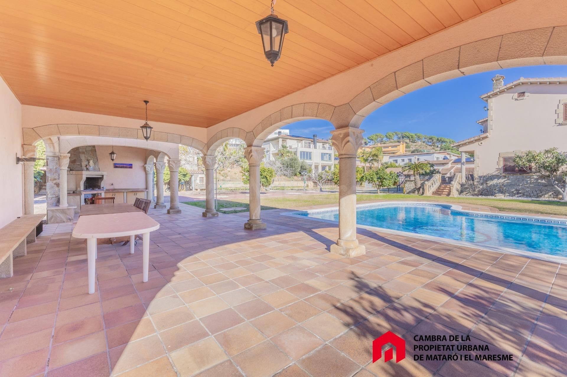 Espectacular finca, con jardín inmenso y piscina - foto 5
