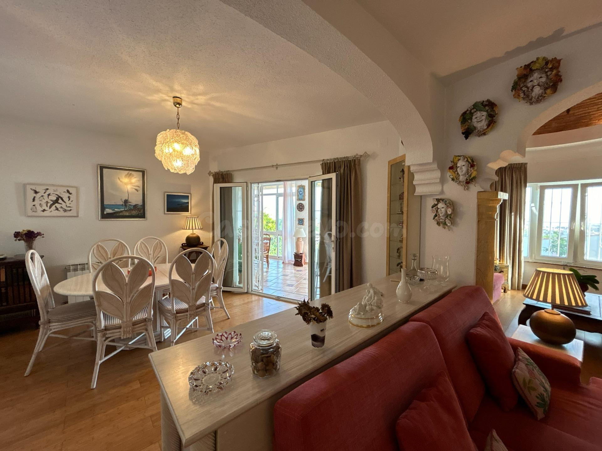 EXCLUSIVO CHALET EN UNA SOLA PLANTA CON VISTAS PANORÁMICAS A - foto 5