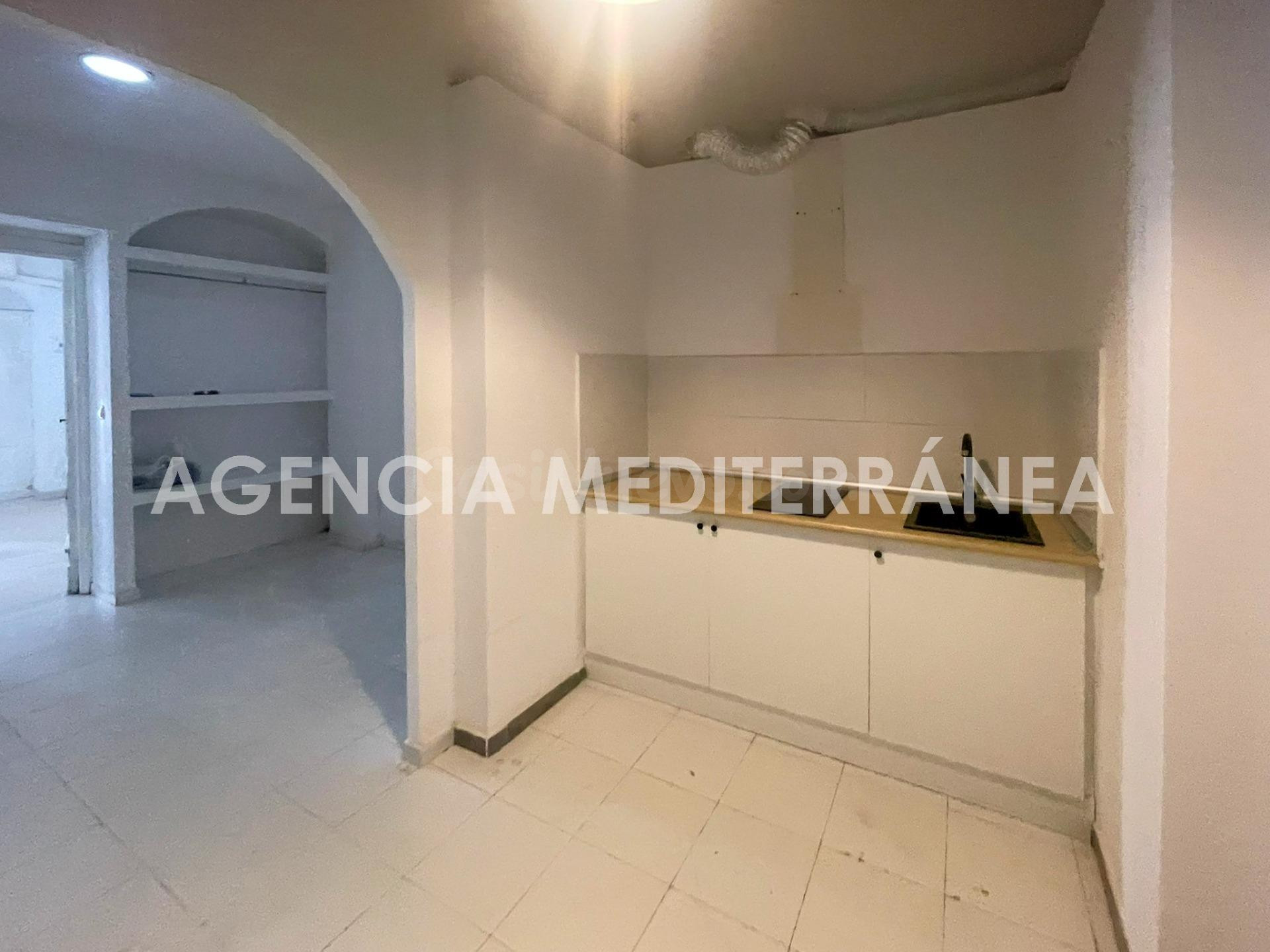 Fantástico Bajo Comercial en Cabañal. - foto 5