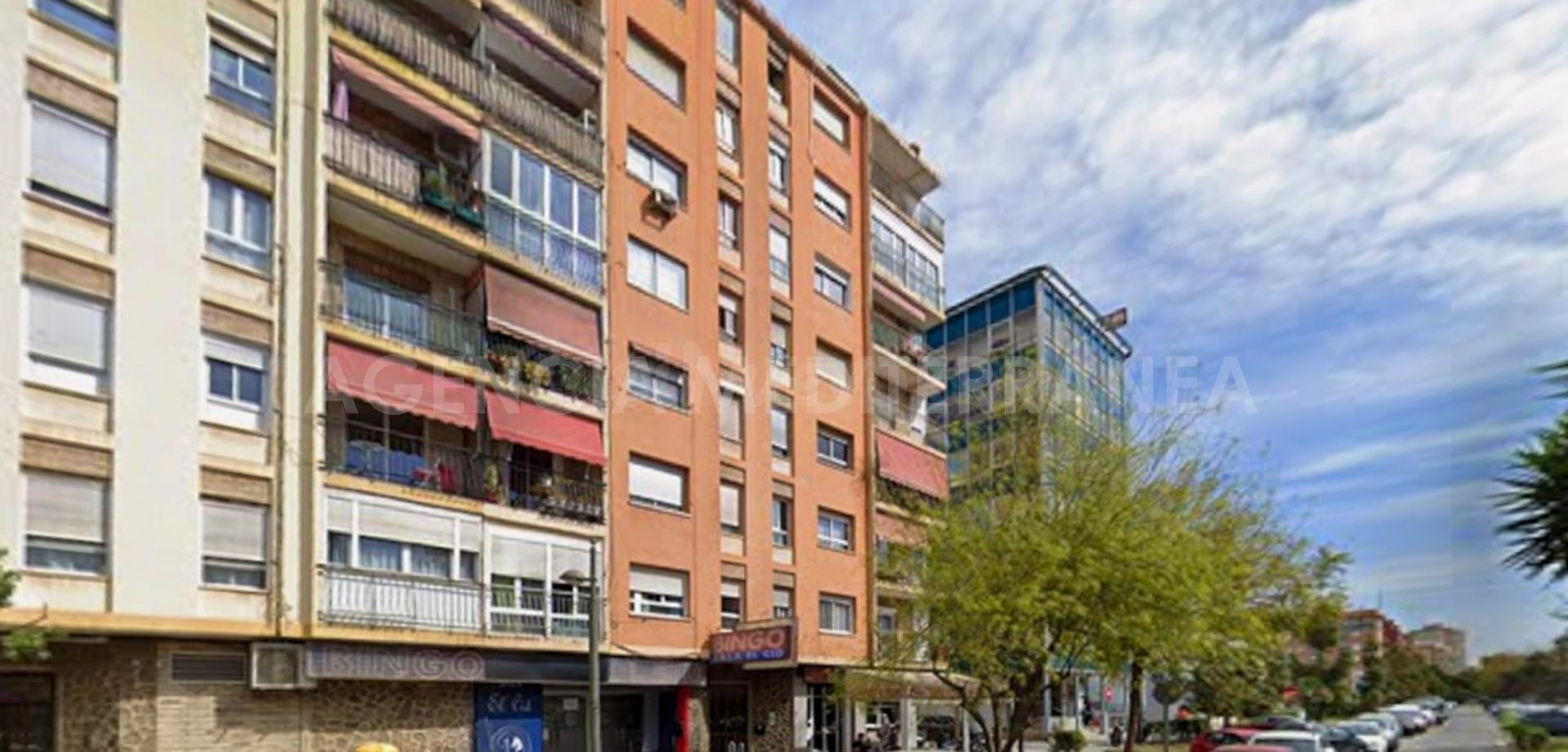 Amplio Piso para Reformar en Avenida del Cid