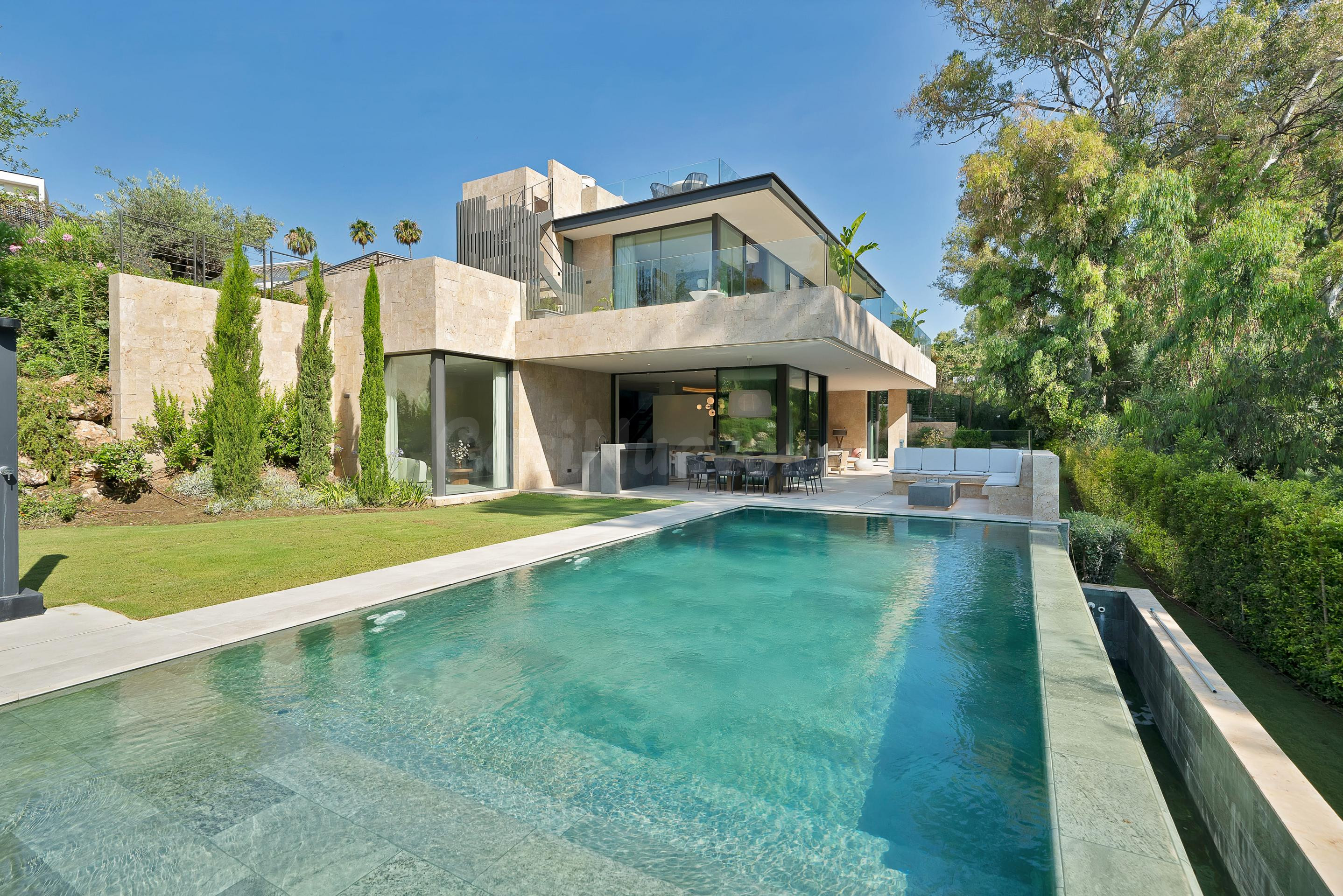 Exclusive Contemporary Rental Villa with Spa, Rooftop Jacuzz