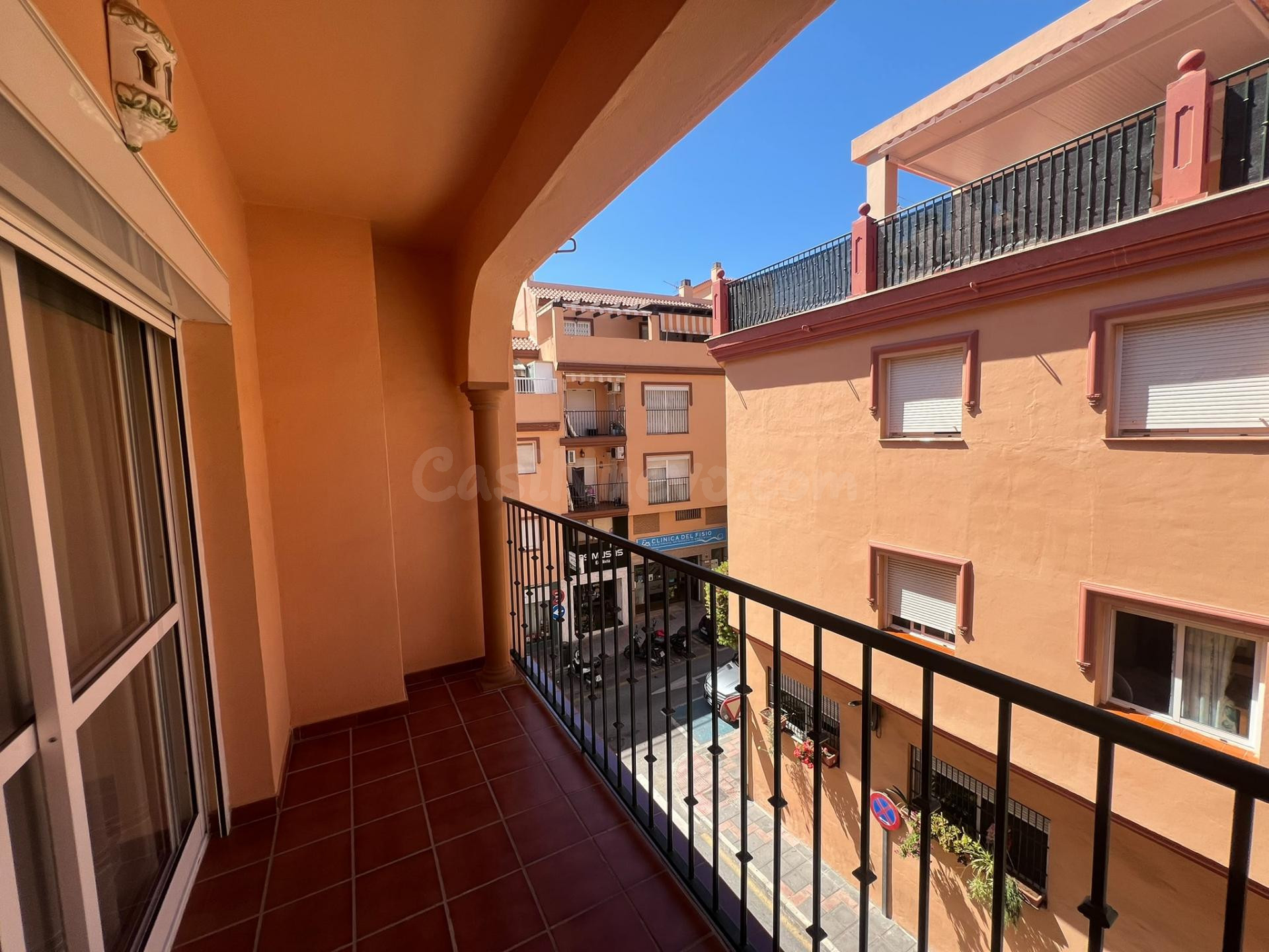 Amplio piso de 3 dormitorios con terraza, garaje y trastero!