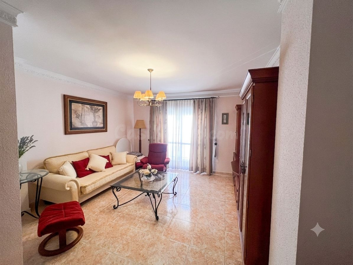 Amplio piso de 3 dormitorios con terraza, garaje y trastero! - foto 5