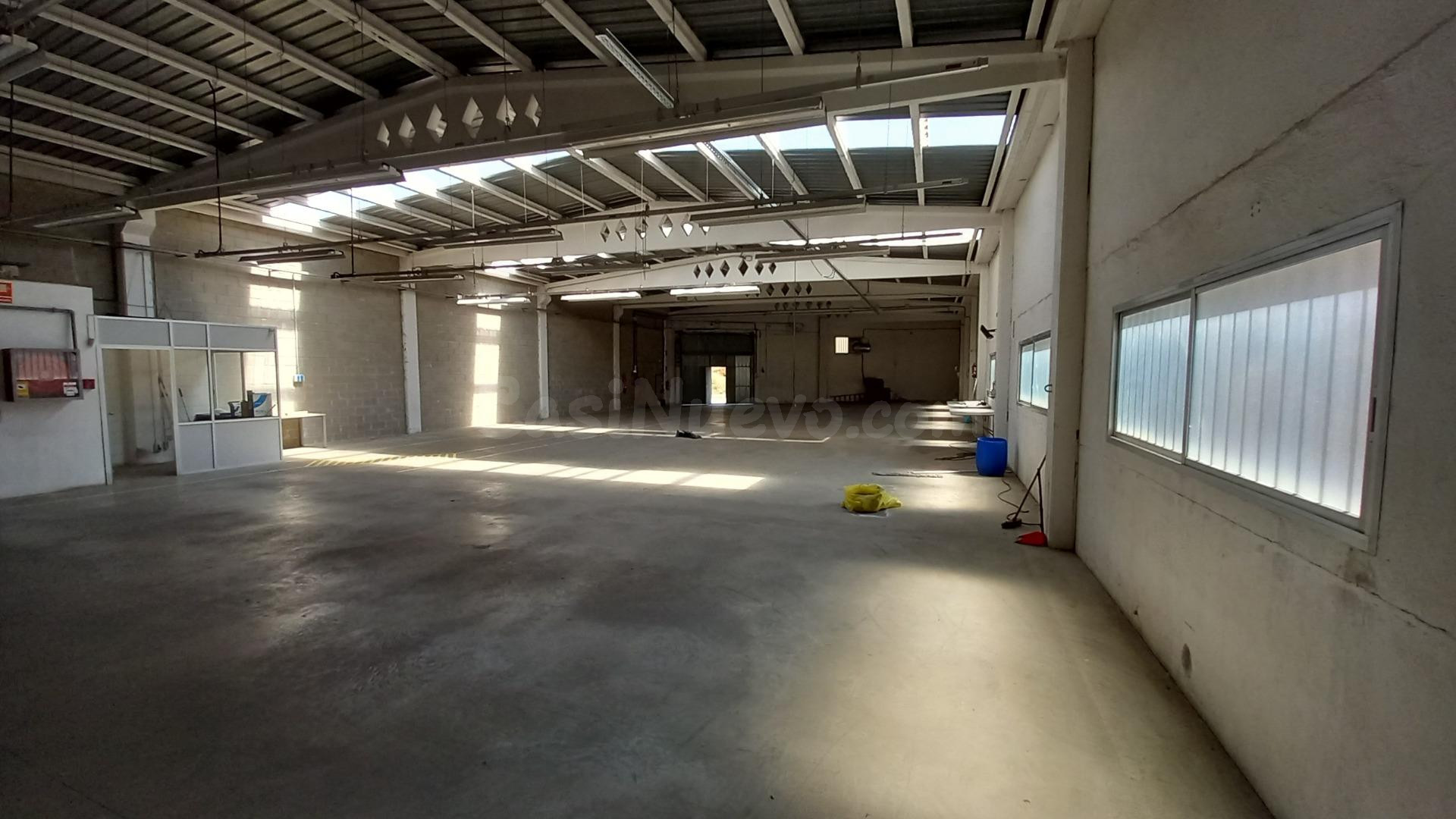 NAVE INDUSTRIAL EN ALQUILER EN EL POLÍGONO ROCAFONDA – MATAR - foto 2