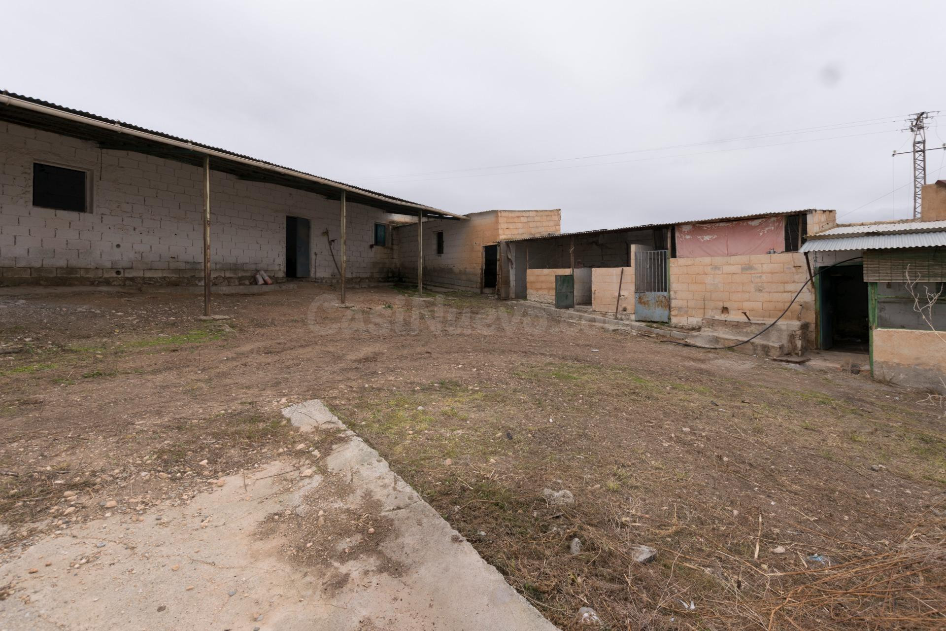 Terreno con almacen industrial a escasos minutos de autovía 