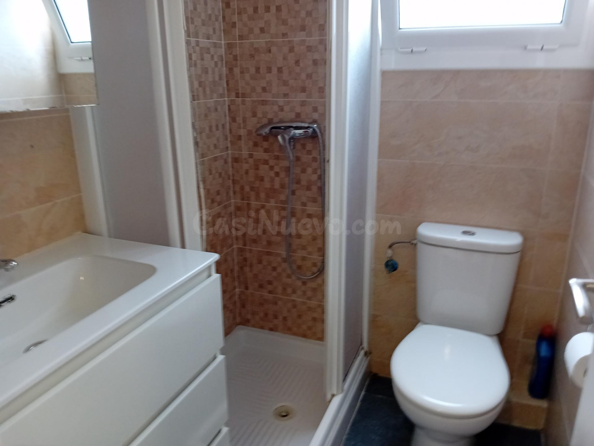 Piso con ascensor, listo para entrar a vivir en Cerdanyola ( - foto 4